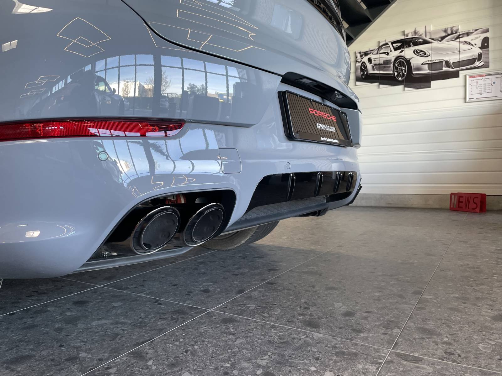 Double sortie d'échappement sport en Bronze Foncé.