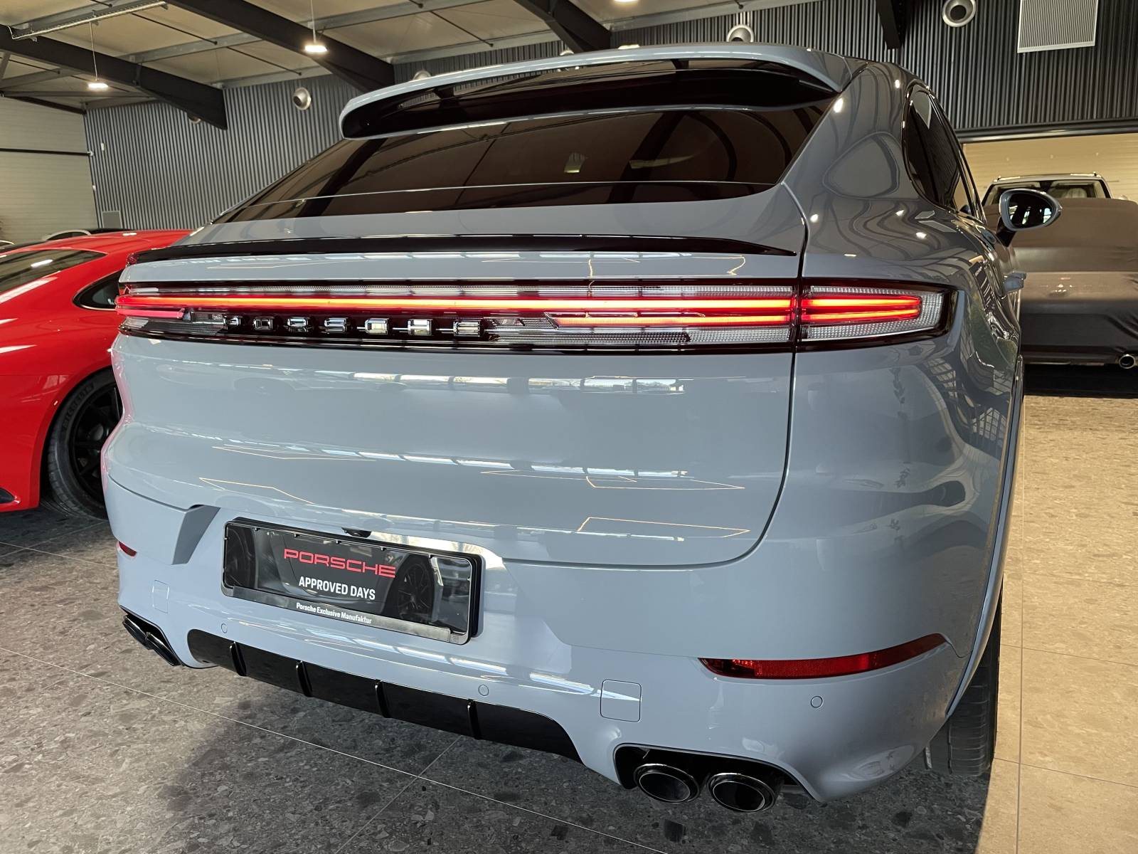 Bandeau lumineux LED et design arrière spécifique Coupé.