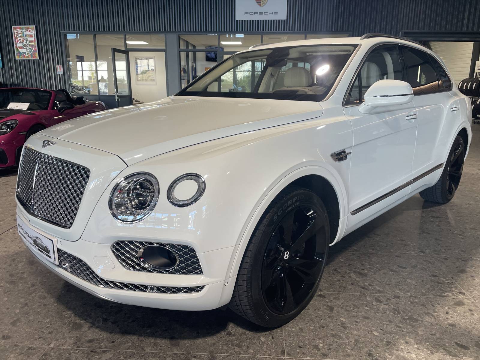 Achat d'un Bentley Bentayga W12 à Nimes : le SUV de 608 chevaux au confort absolu.