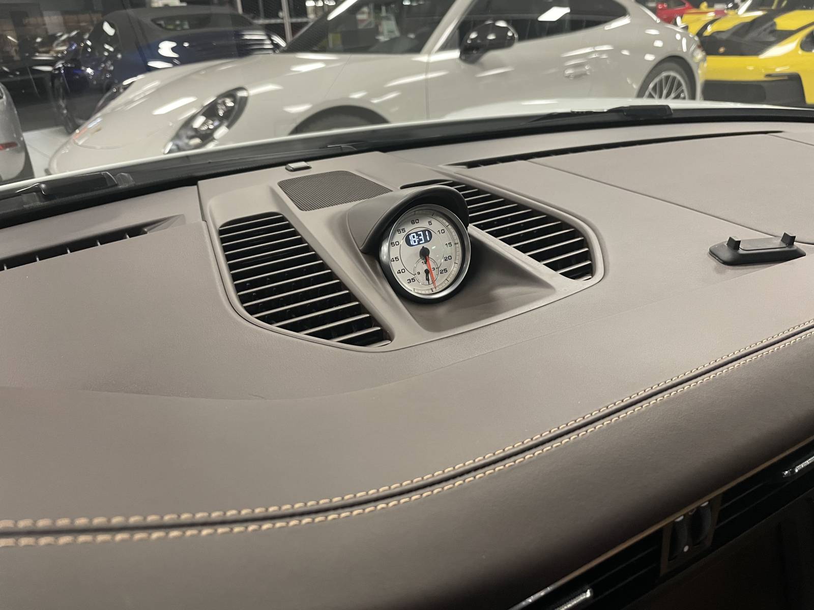 Vente Porsche Carrera 4 GTS type 991 à Nîmes dans le Gard.