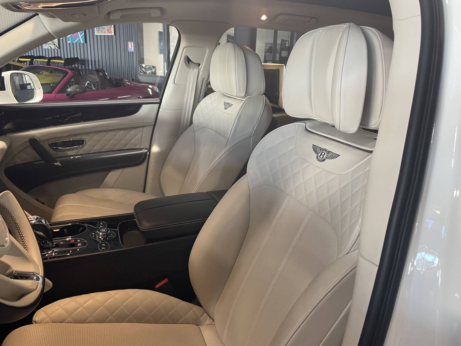 Bentley Bentayga 608 ch : la meilleure occasion de voiture de luxe en vente dans le Gard.