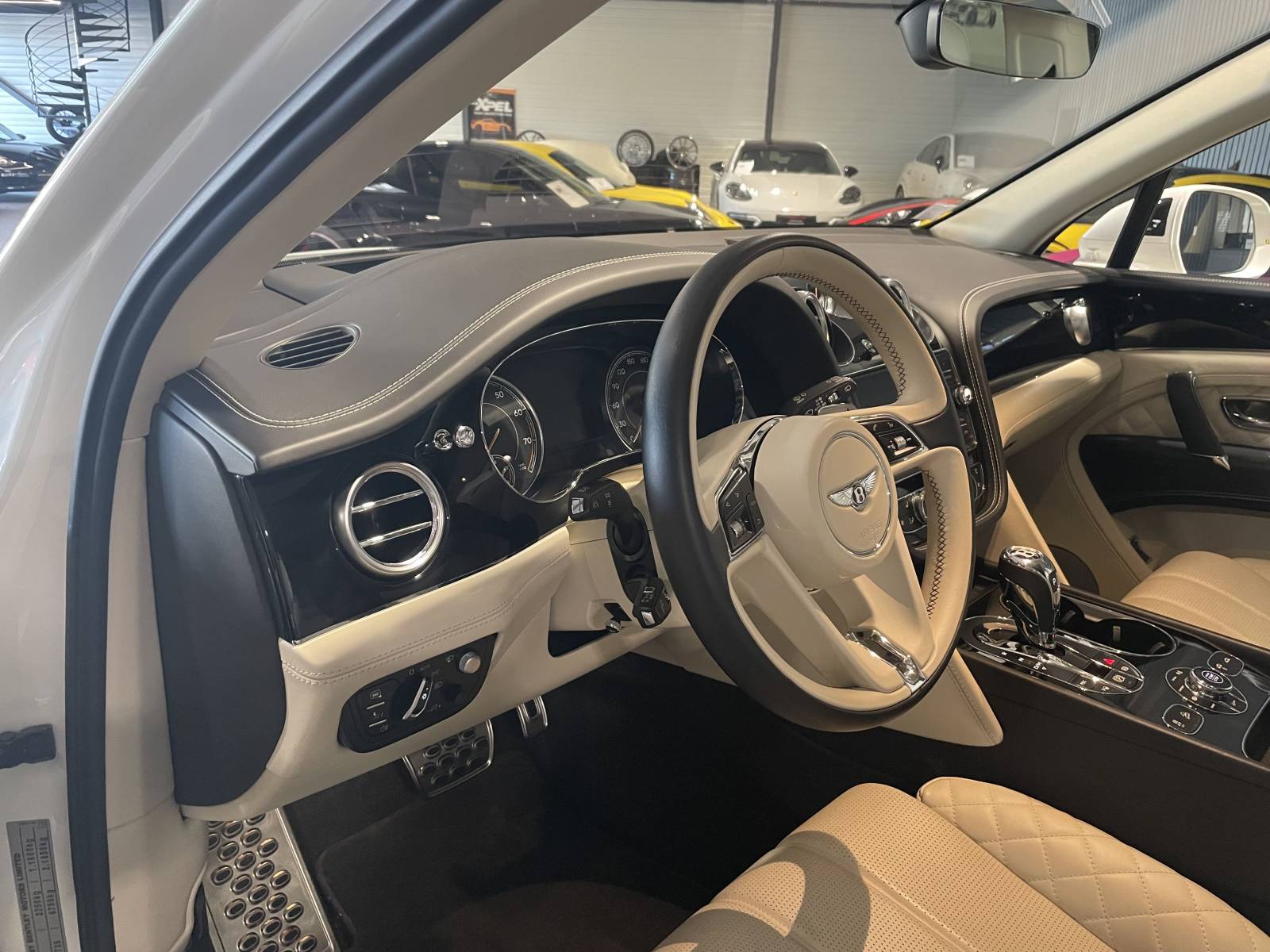 Spécialiste Nimes : Bentley Bentayga 608 ch en vente pour un achat passion dans le Gard.