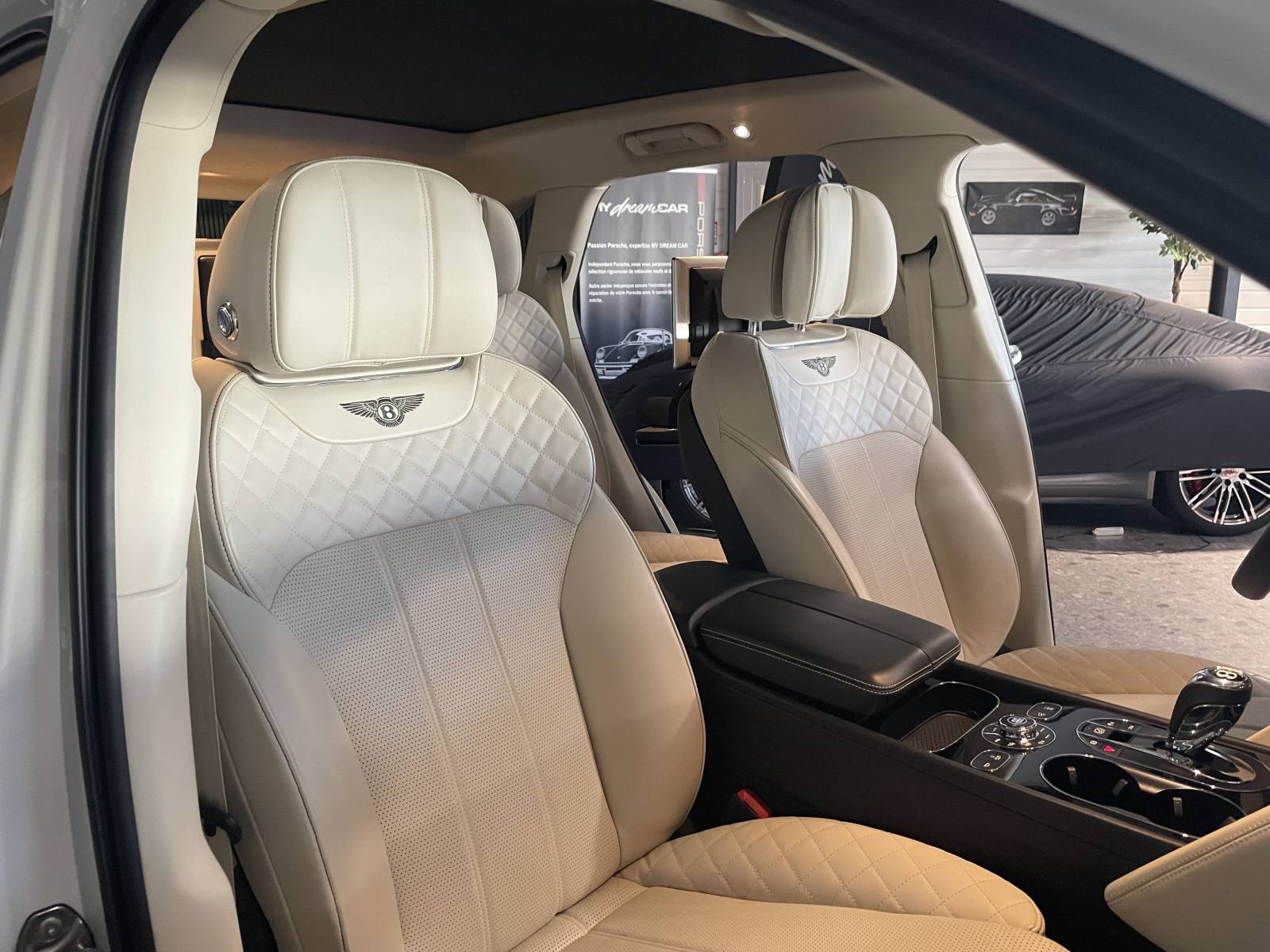 Annonce de vente pour un Bentley Bentayga dans le Gard : l'excellence de la voiture de luxe.