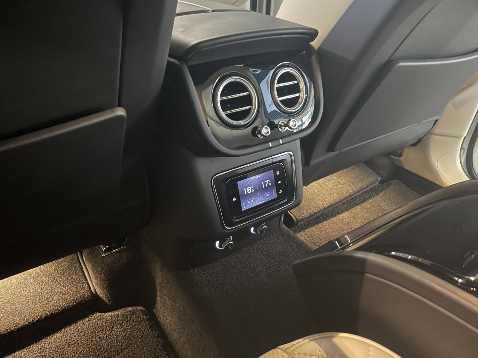 Acheter ce Bentley Bentayga W12 6.0 d'occasion : luxe et puissance 608 ch à Nimes