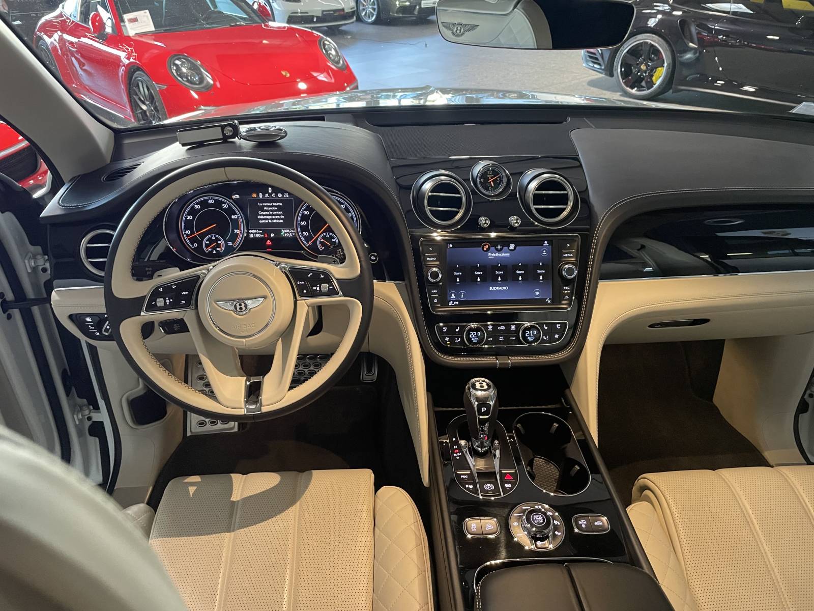 Intérieur cuir du Bentley Bentayga W12 : achat de prestige pour cette voiture de luxe 6.0.
