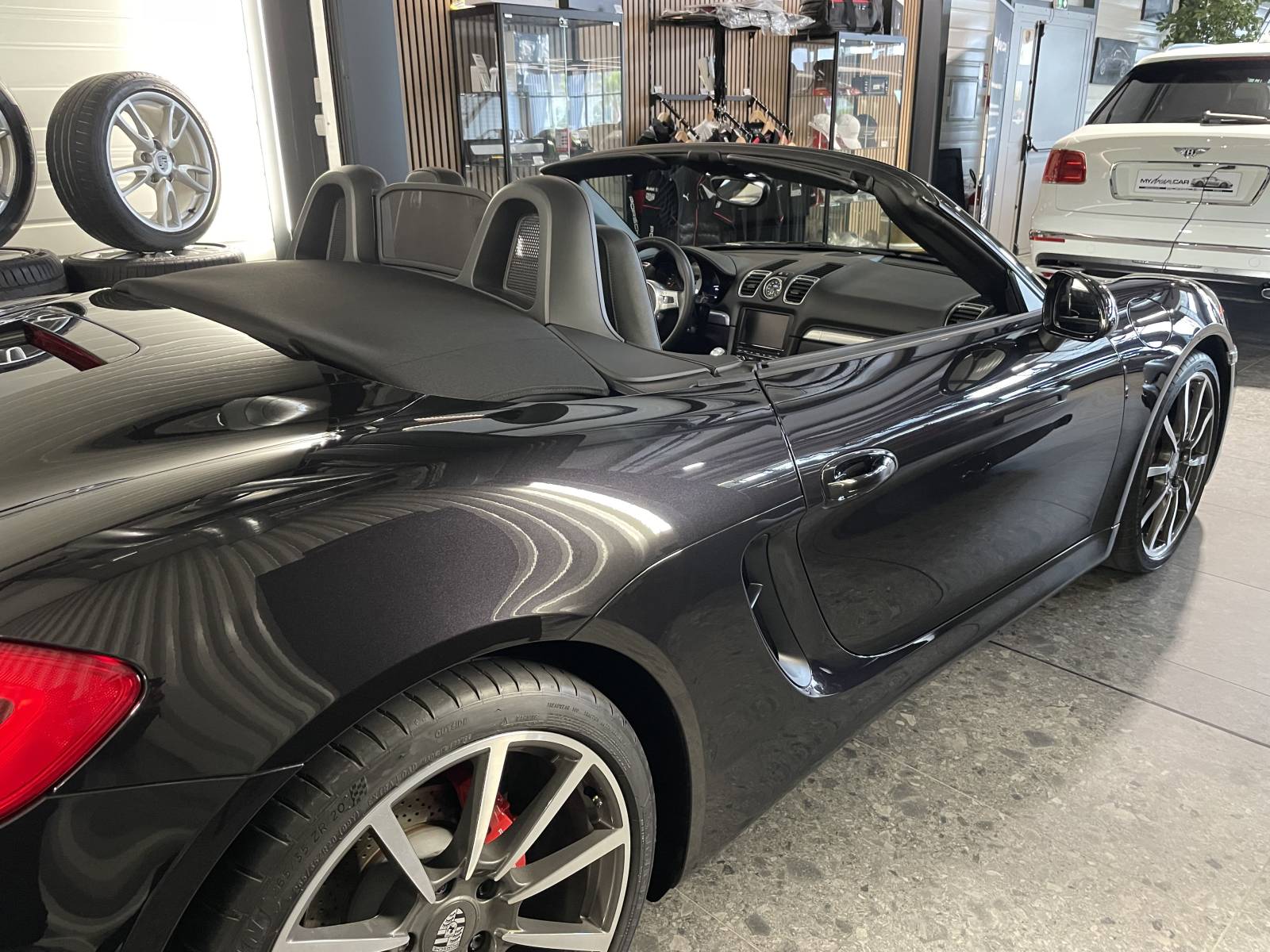 Profil complet : Silhouette athlétique du Boxster 981 S, spécialiste Porsche Gard.