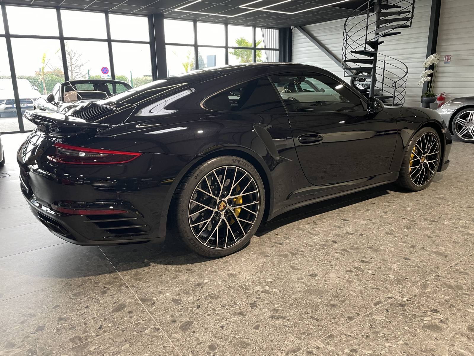 Acheter un véhicule Porsche fiable et expertisé à Nîmes (30).