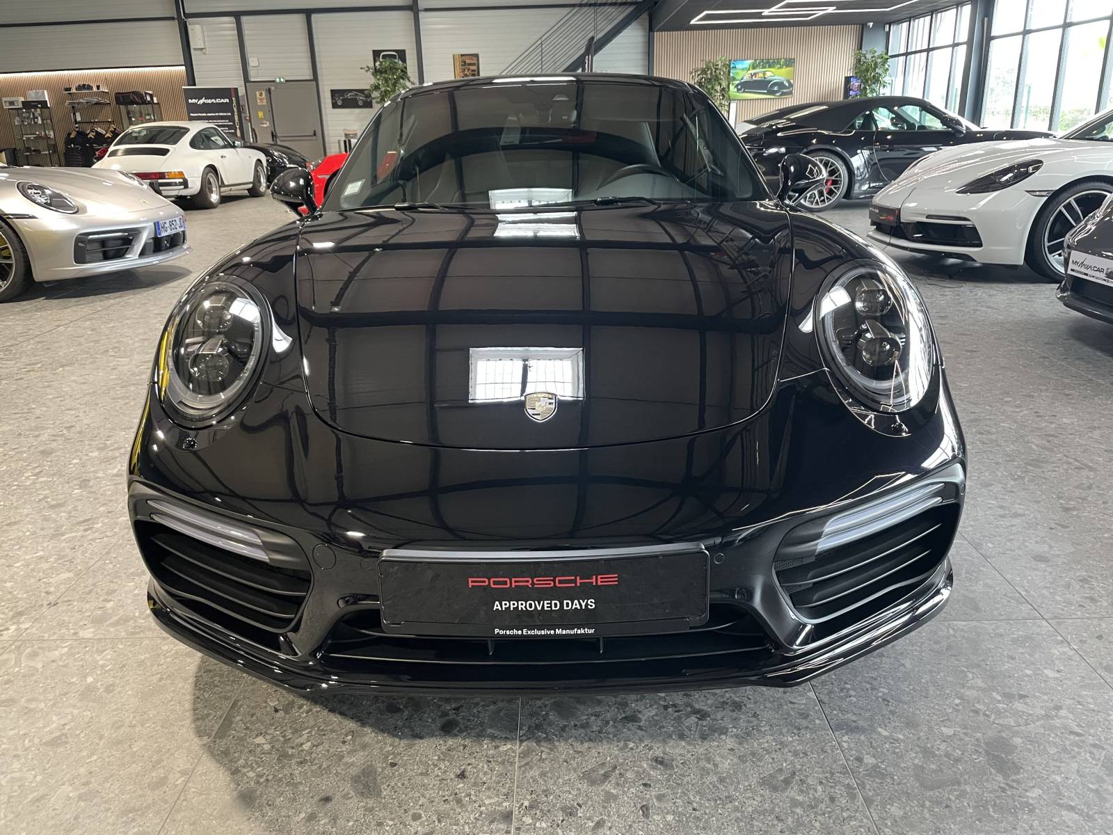 Voiture de luxe Porsche 991 Turbo S Phase 2 disponible à Nîmes.