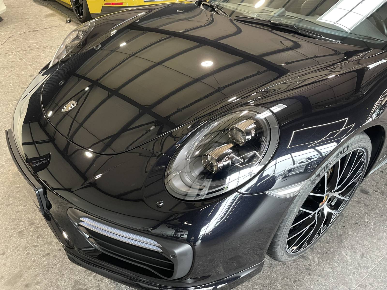 Acheter une Porsche 911 Turbo S avec lift système à Nîmes.