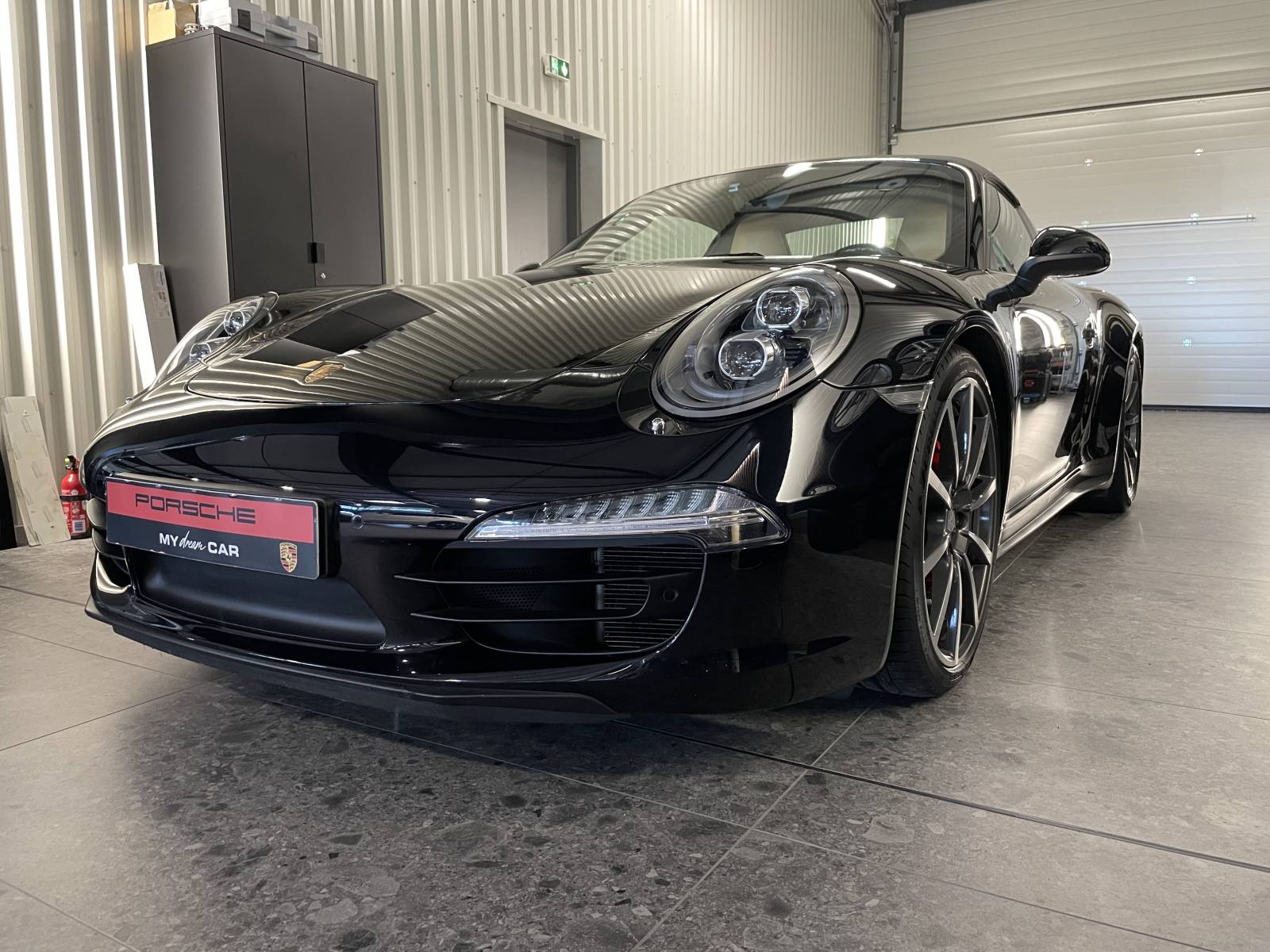 Face avant : La pureté du design Porsche 911 type 991 Targa 4S disponible chez MY DREAM CAR Nîmes.