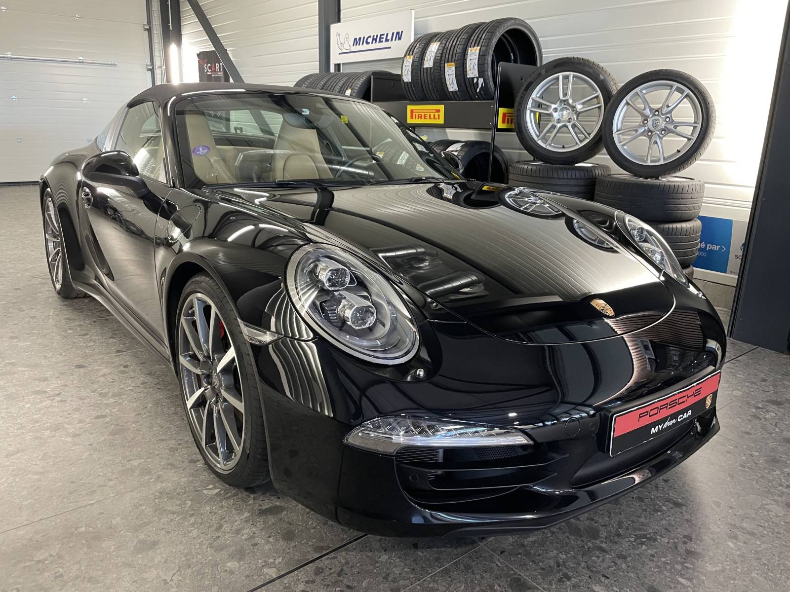 Face avant : La pureté du design Porsche 911 type 991 Targa 4S disponible chez MY DREAM CAR Nîmes.