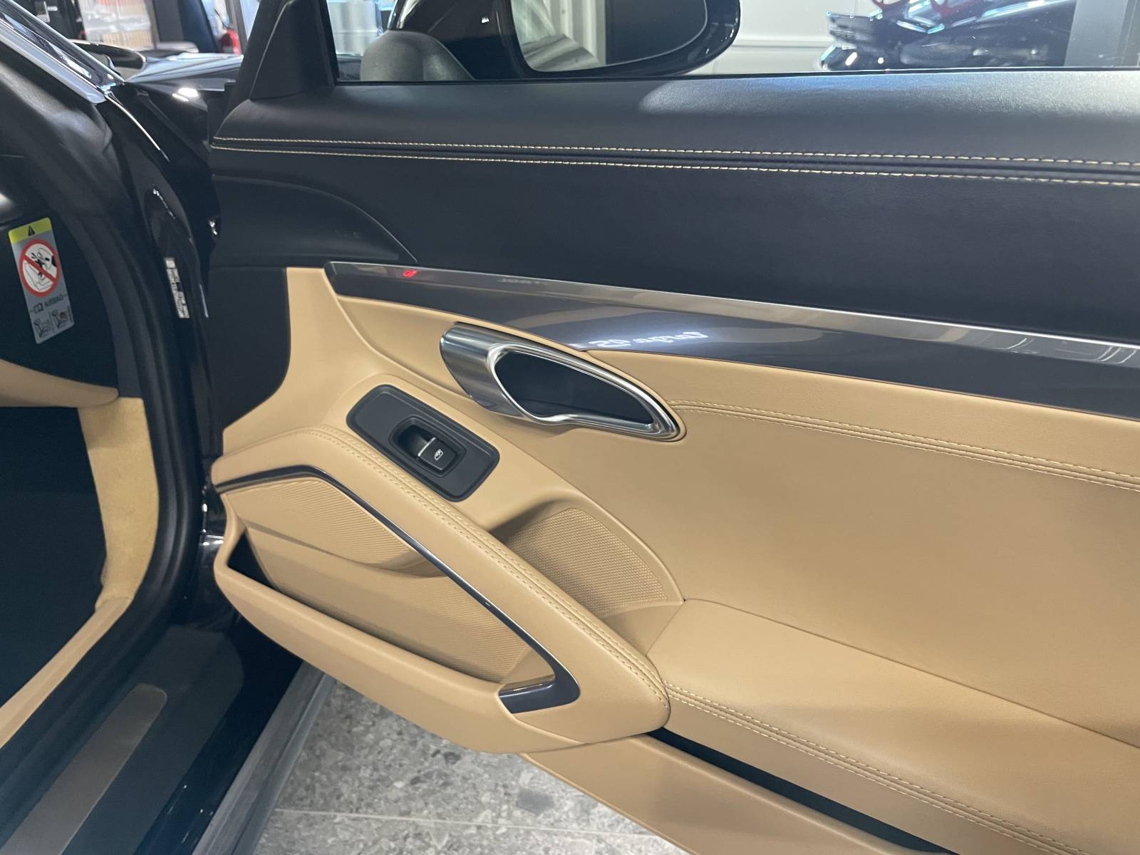 Intérieur cuir : Habitacle luxueux en cuir étendu avec finitions pack chrome chez votre spécialiste.