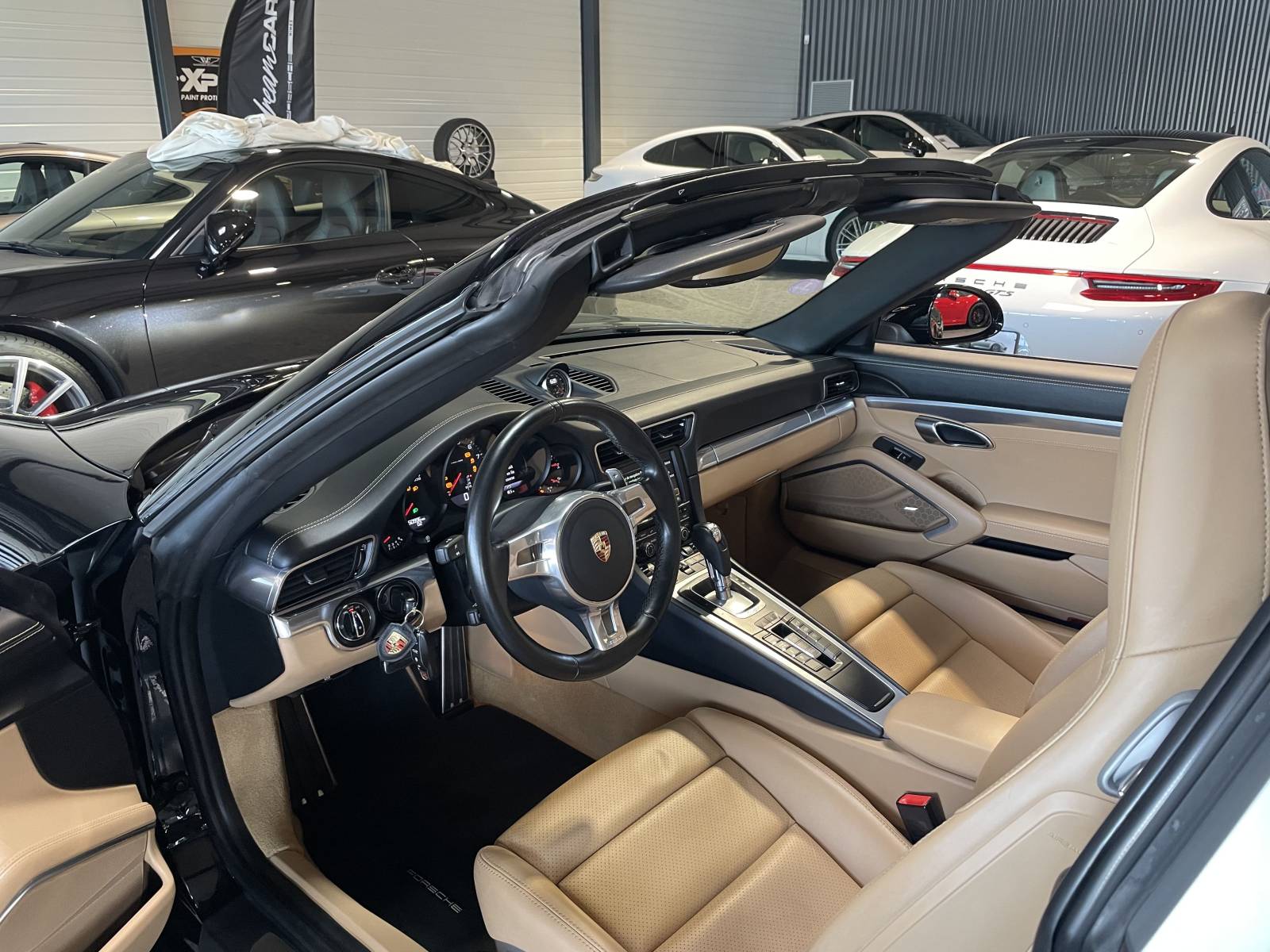 Mécanisme de toit : Cinématique spectaculaire du toit panoramique électrique en action à Nîmes.