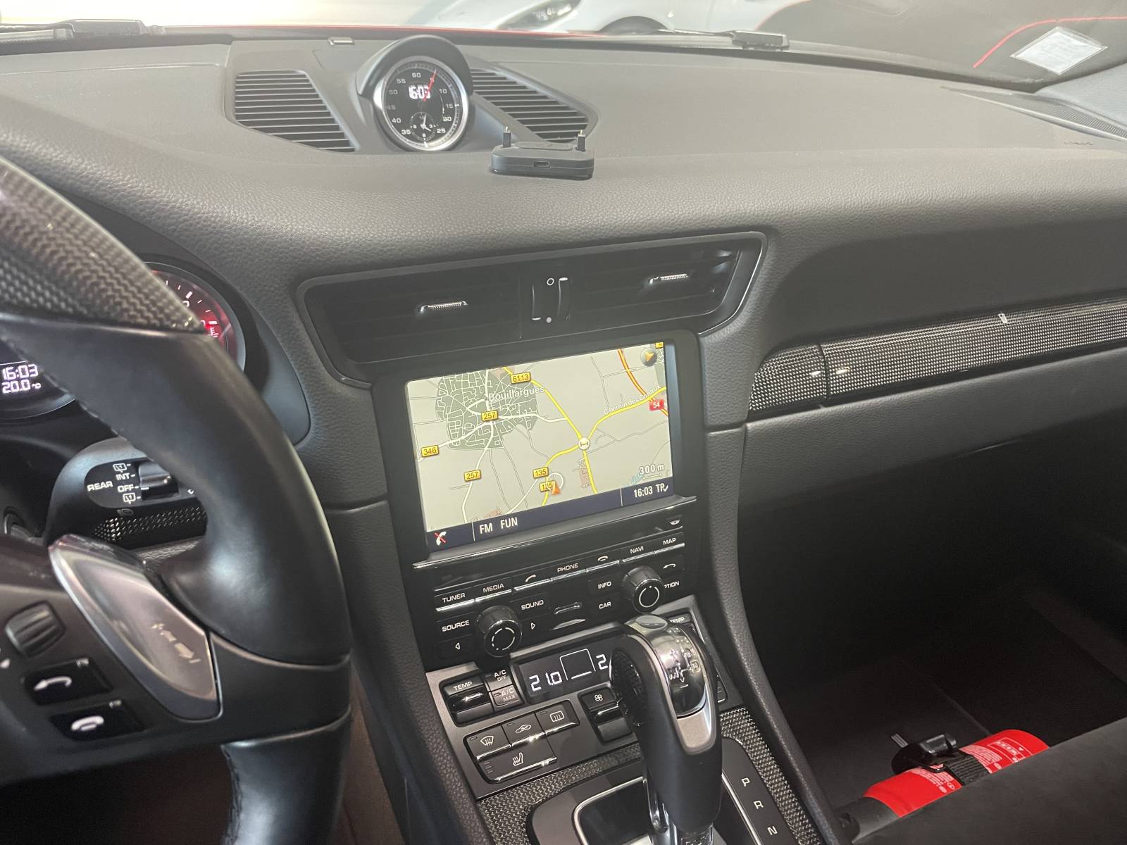 Habitacle exclusif avec Pack intérieur Carbone Porsche 911 GTS.