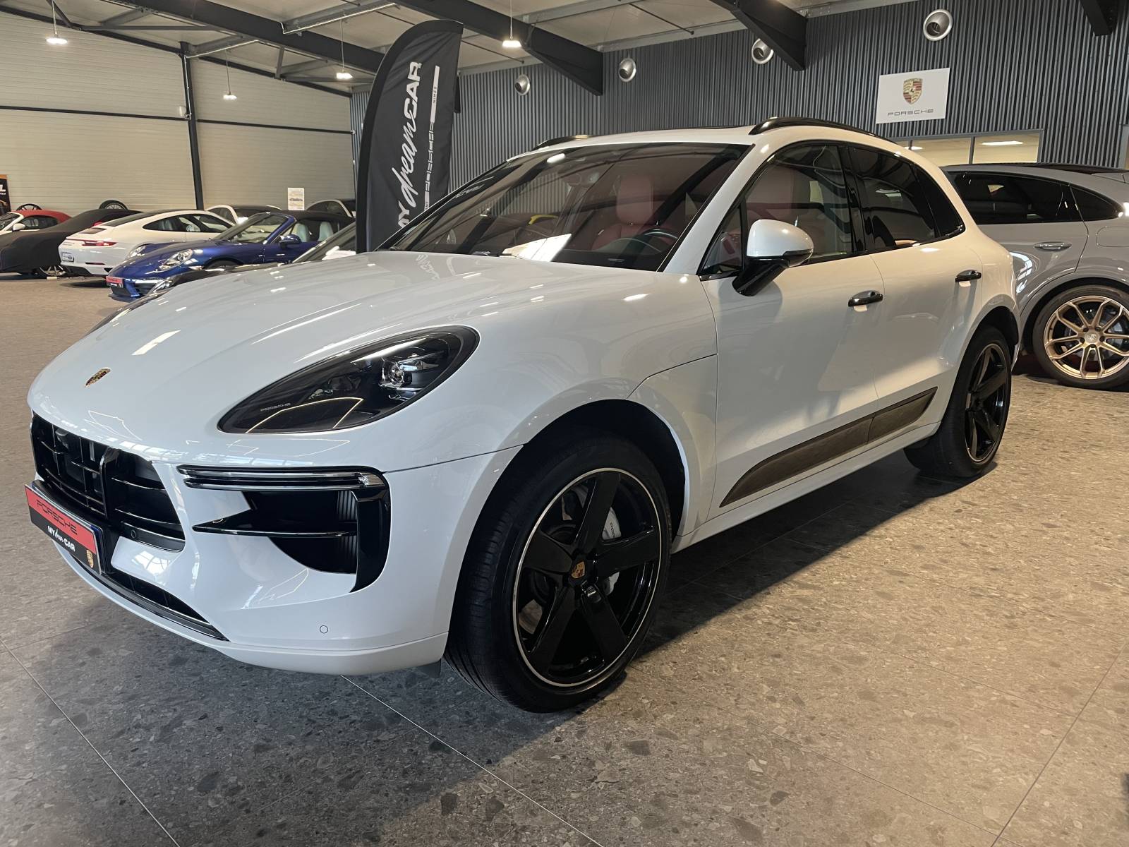 Profil complet du Porsche Macan Turbo 2019, seulement 54 070 km.