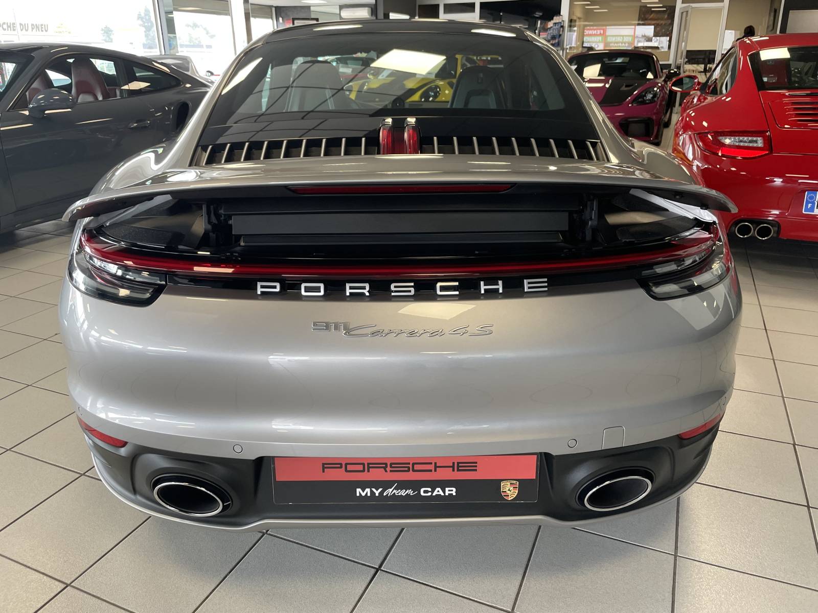 La passion automobile s'exprime avec la Porsche 992 Carrera 4S - Nîmes, Gard