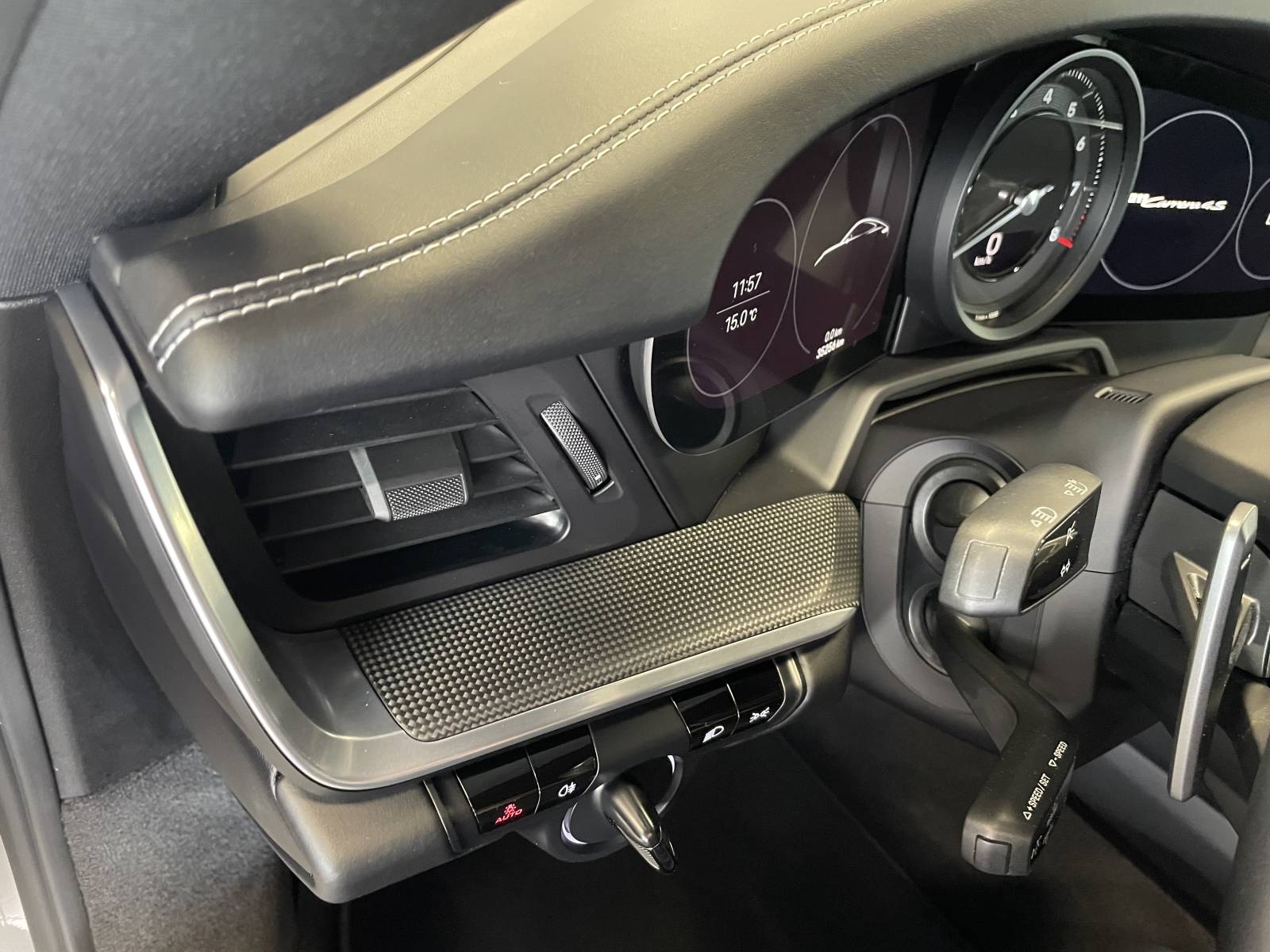 La Porsche 992 Carrera 4S : Un concentré de technologie et d'émotions - Nîmes