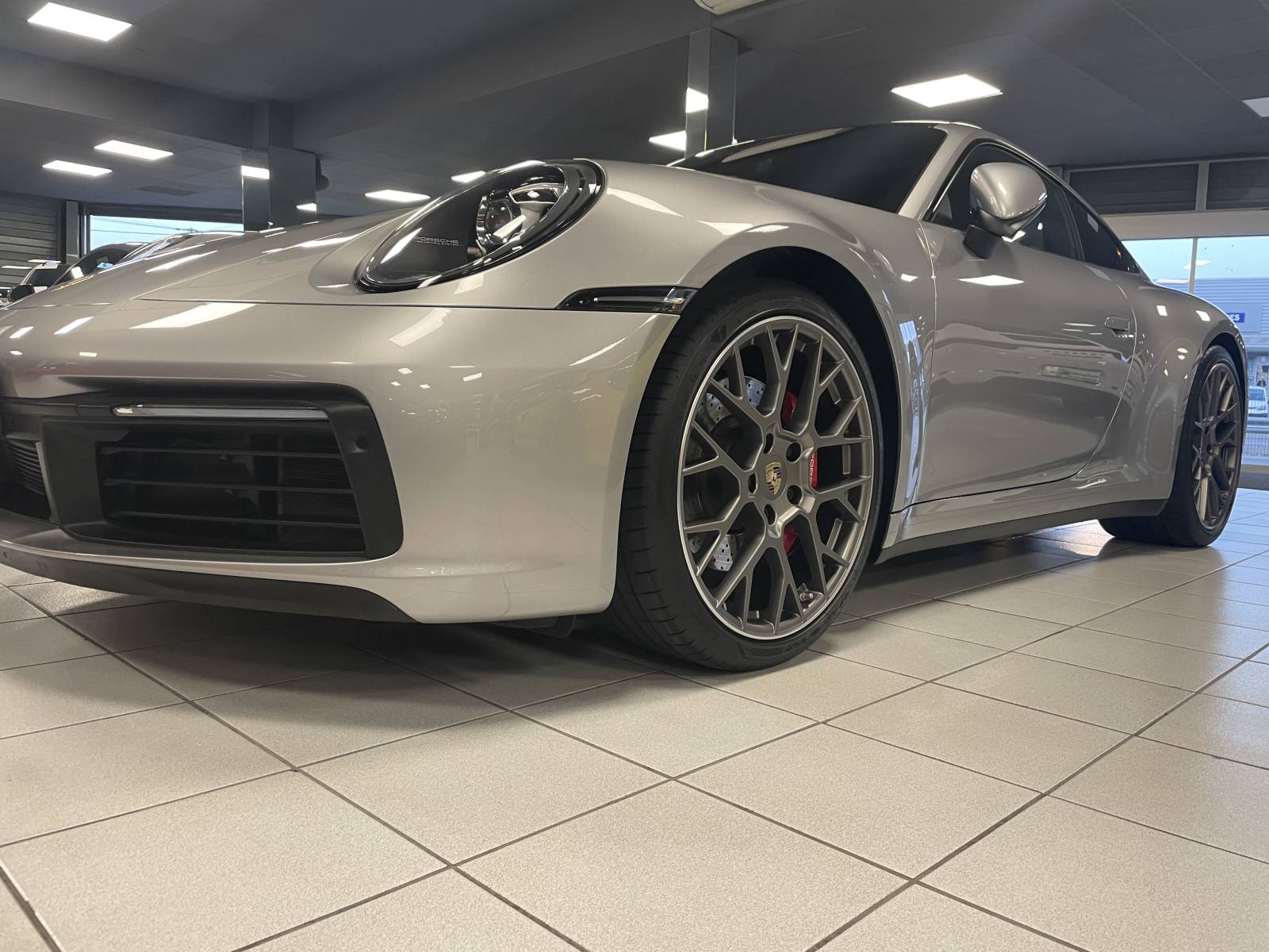 Offrez-vous l'expérience Porsche 992 Carrera 4S - Disponible à Nîmes