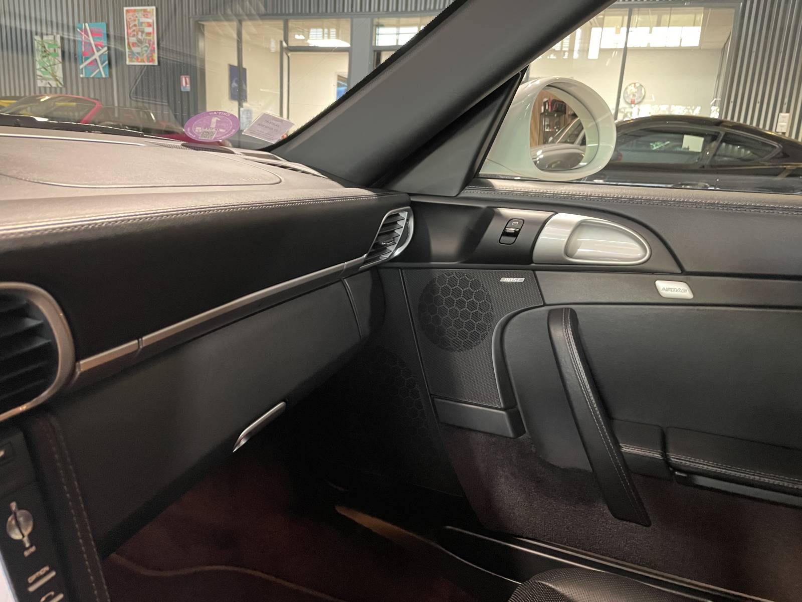 Intérieur tout cuir étendu noir pour cette Porsche 911 d'exception.