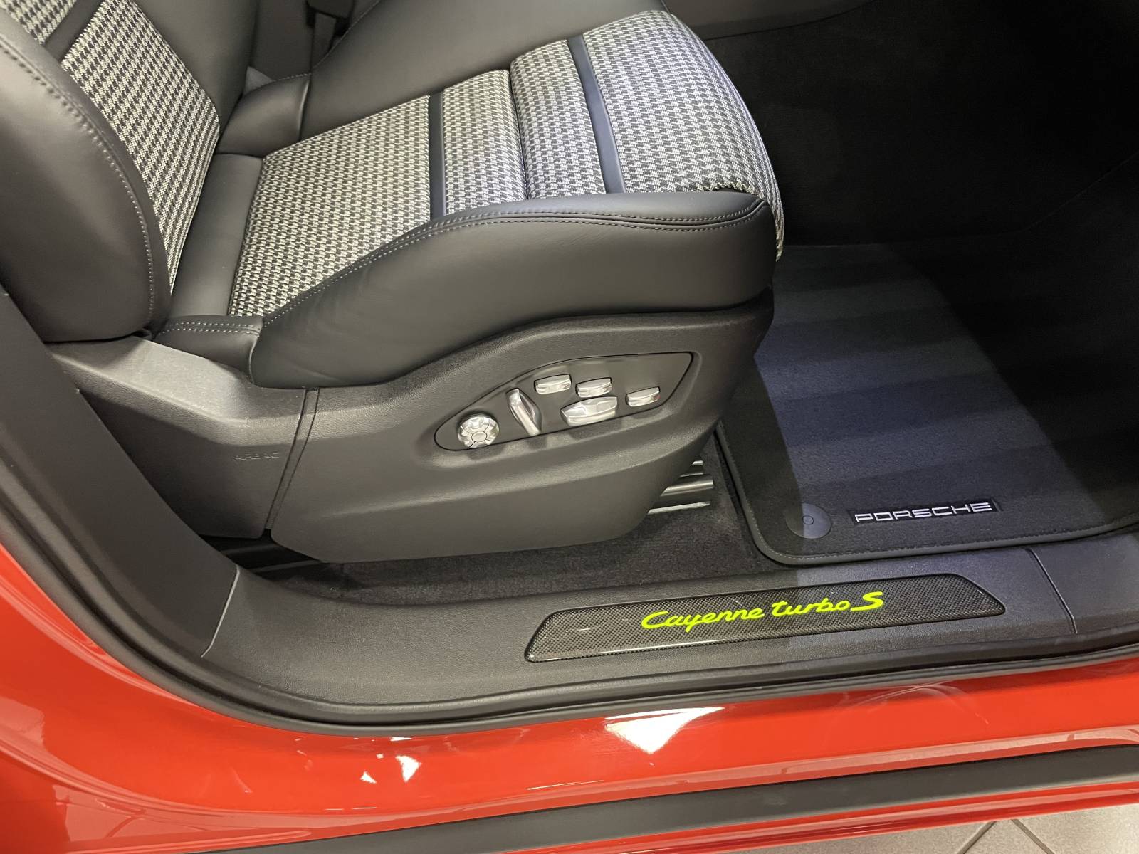 Vente Porsche Cayenne hybrid turbo S près de Montpellier dans l'Hérault