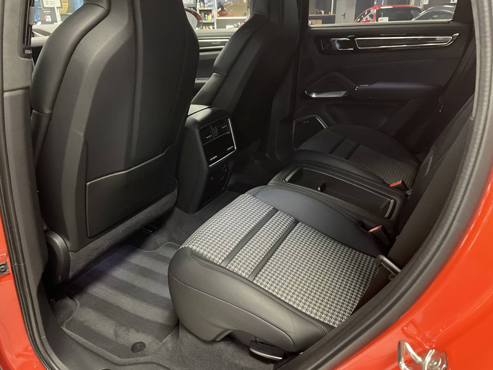 Vente Porsche Cayenne hybrid turbo S près de Montpellier dans l'Hérault