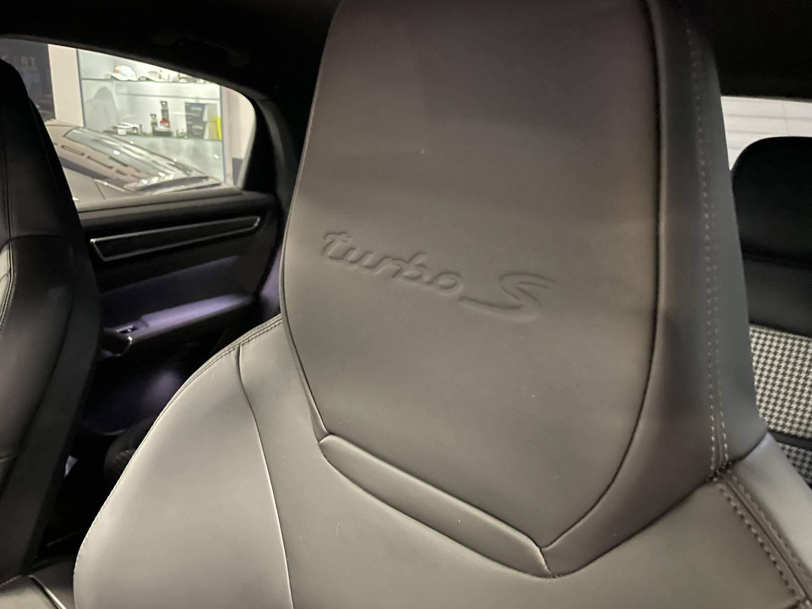 Vente Porsche Cayenne hybrid turbo S près de Montpellier dans l'Hérault