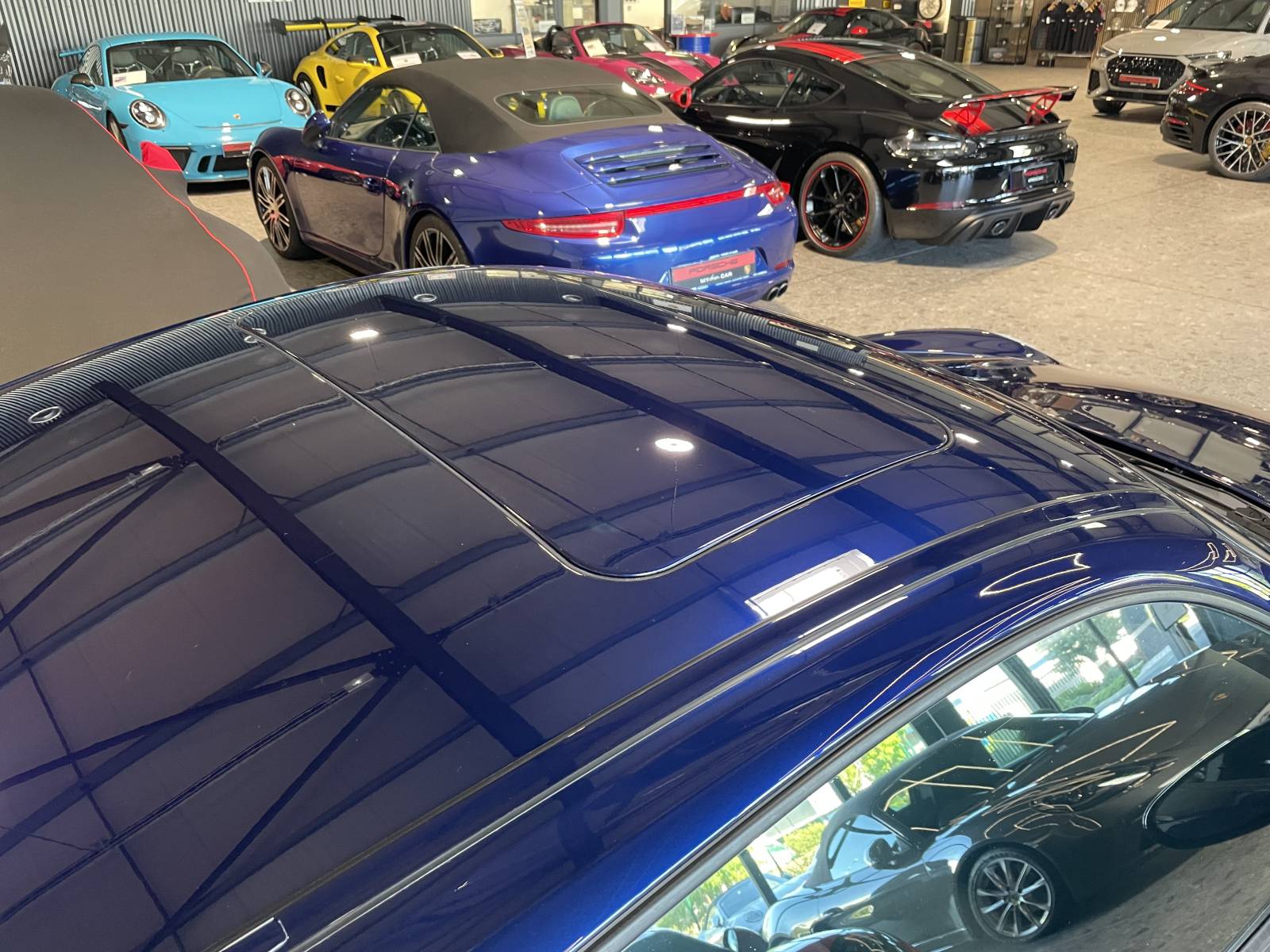 oit ouvrant : Toit ouvrant électrique ouvert sur cette Porsche 996, idéal climat du Gard.