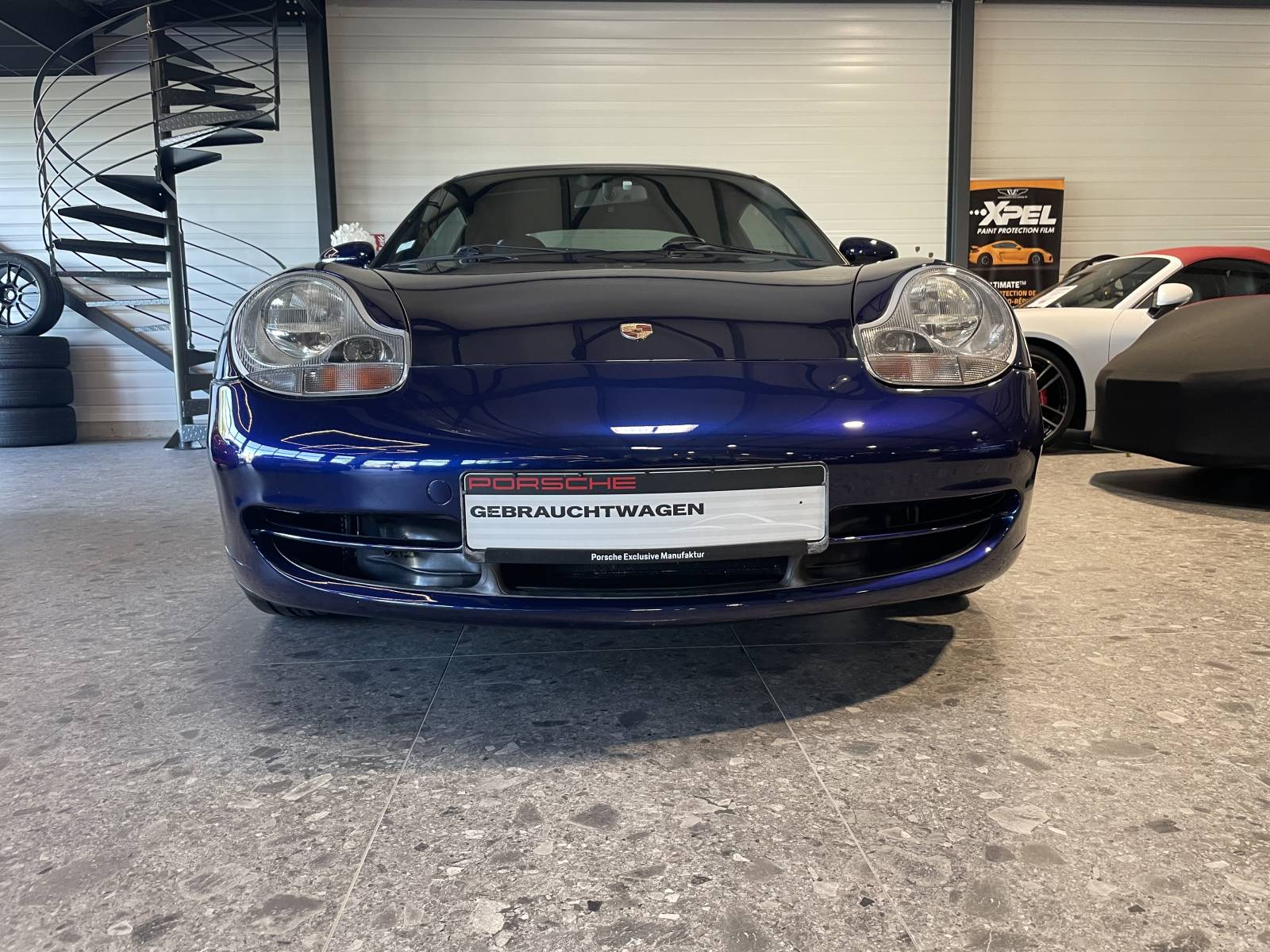 Vue de face : Porsche 911 type 996 Carrera 3.6 Phase 2 à vendre chez MY DREAM CAR Nîmes.