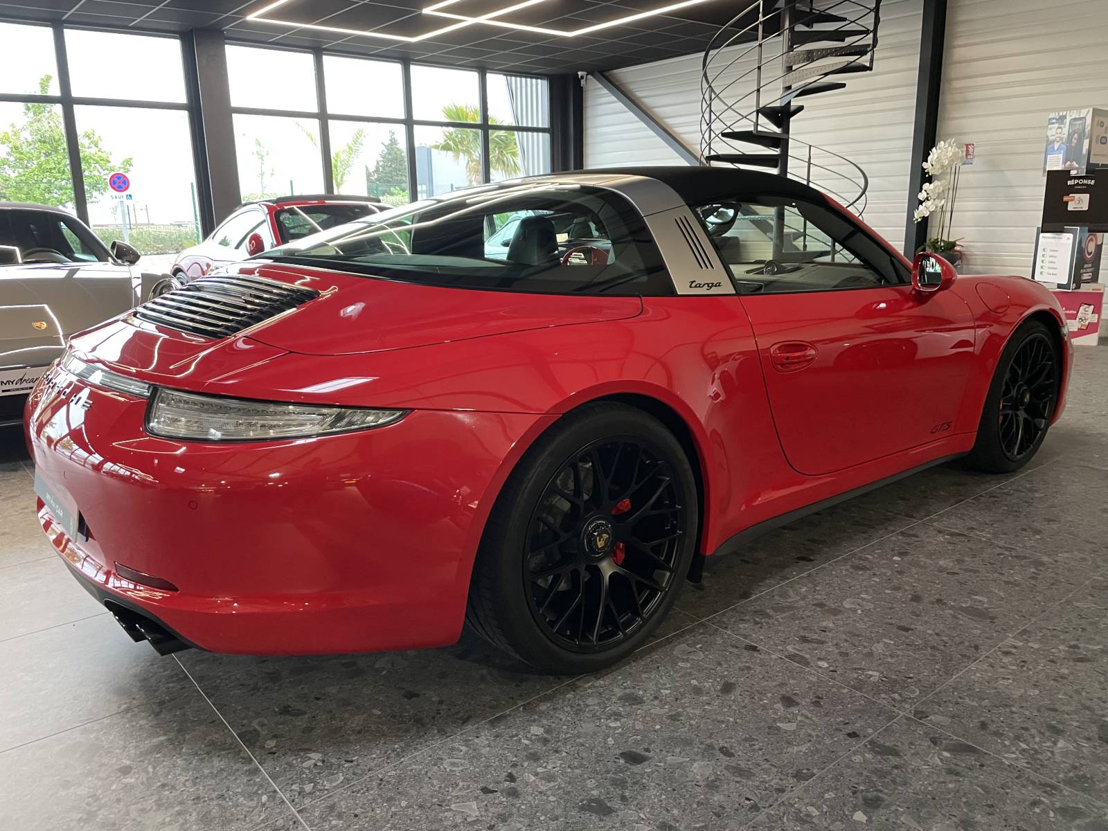 La Porsche de vos rêves vous attend chez MY DREAM CAR à Nîmes.