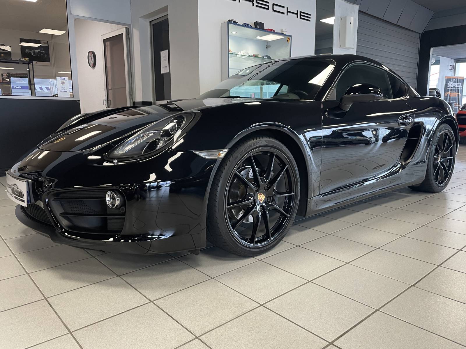Porsche Cayman 981 Black Edition - Performance et élégance à Nîmes