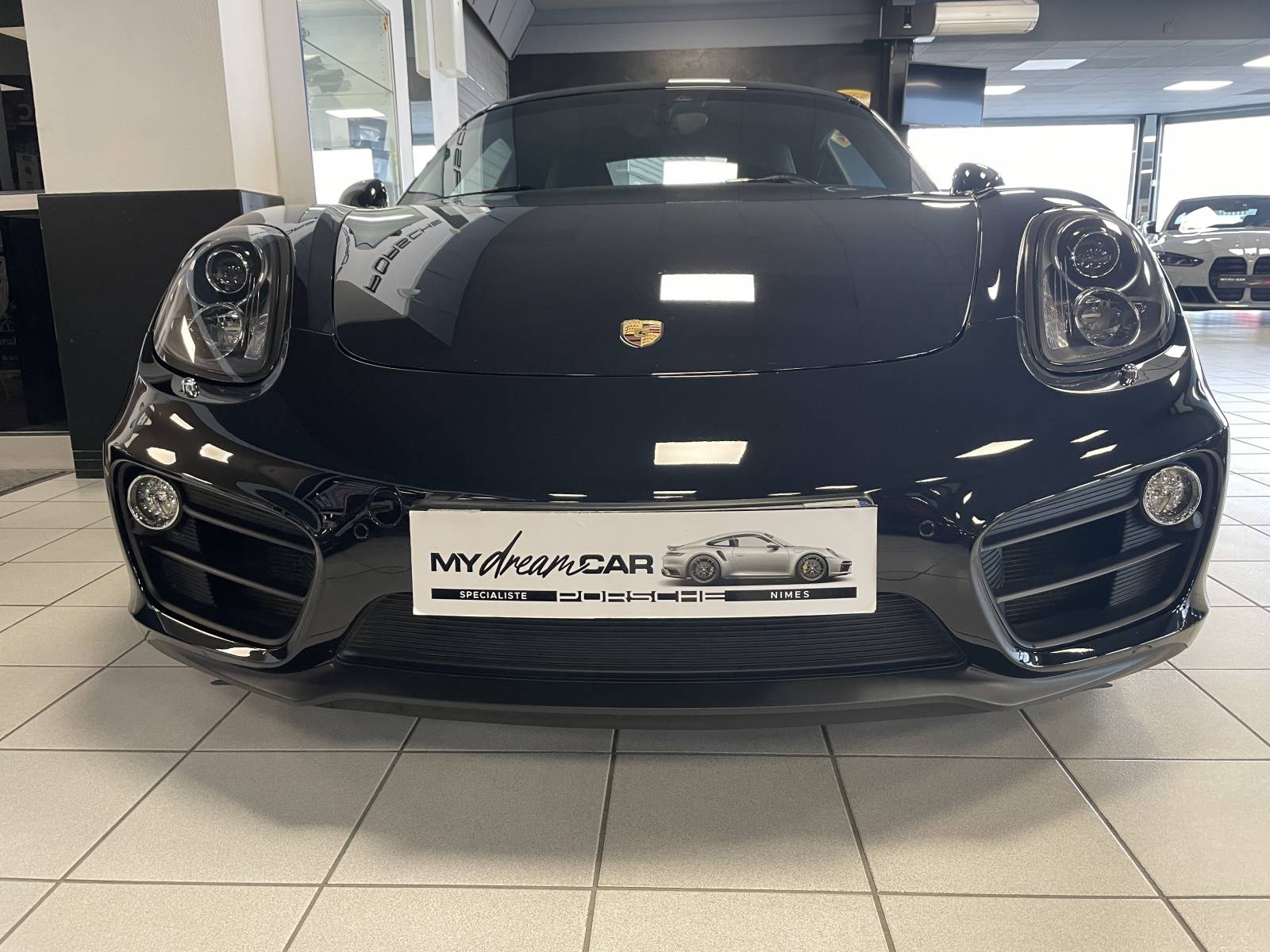 Découvrez la Porsche Cayman 981 Black Edition d'occasion à Nîmes