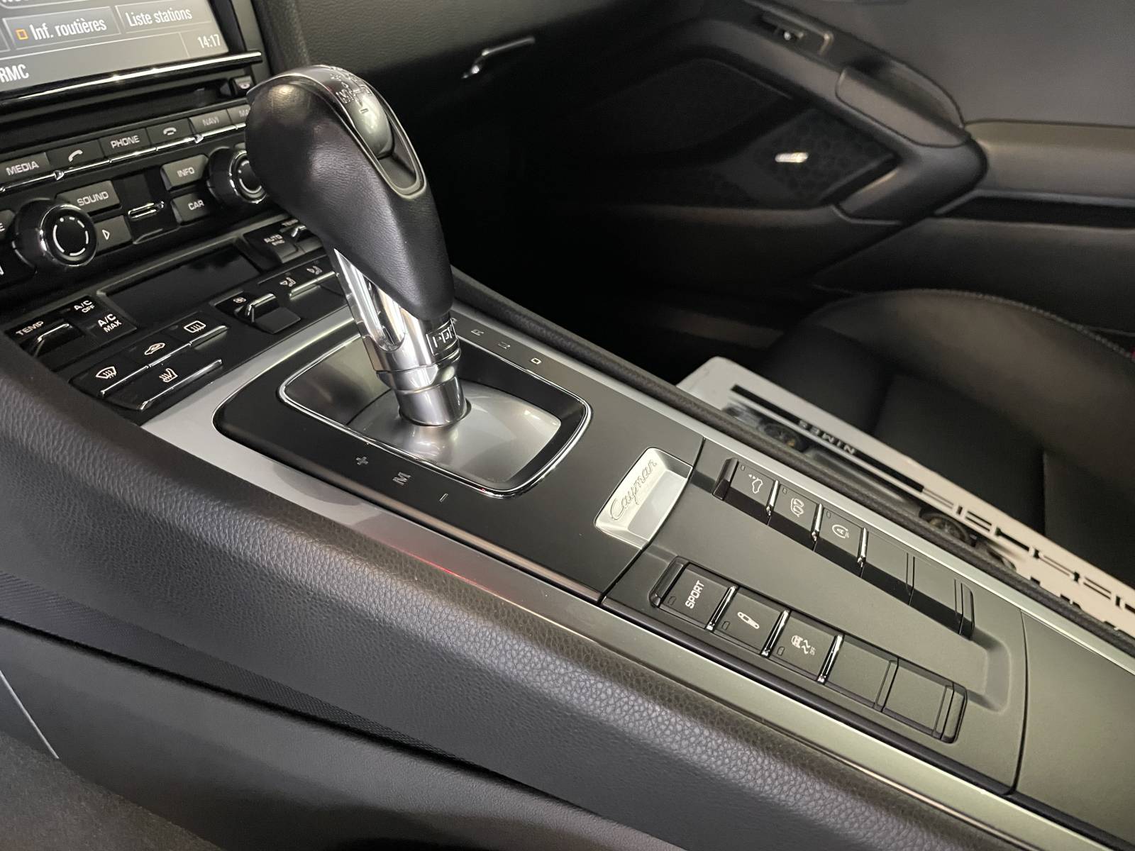 Porsche Cayman 981 Black Edition - 41 627 km - Ce modèle d'exception vous attend à Nîmes ! Ne manquez pas cette occasion unique de posséder une véritable œuvre d'art automobile.