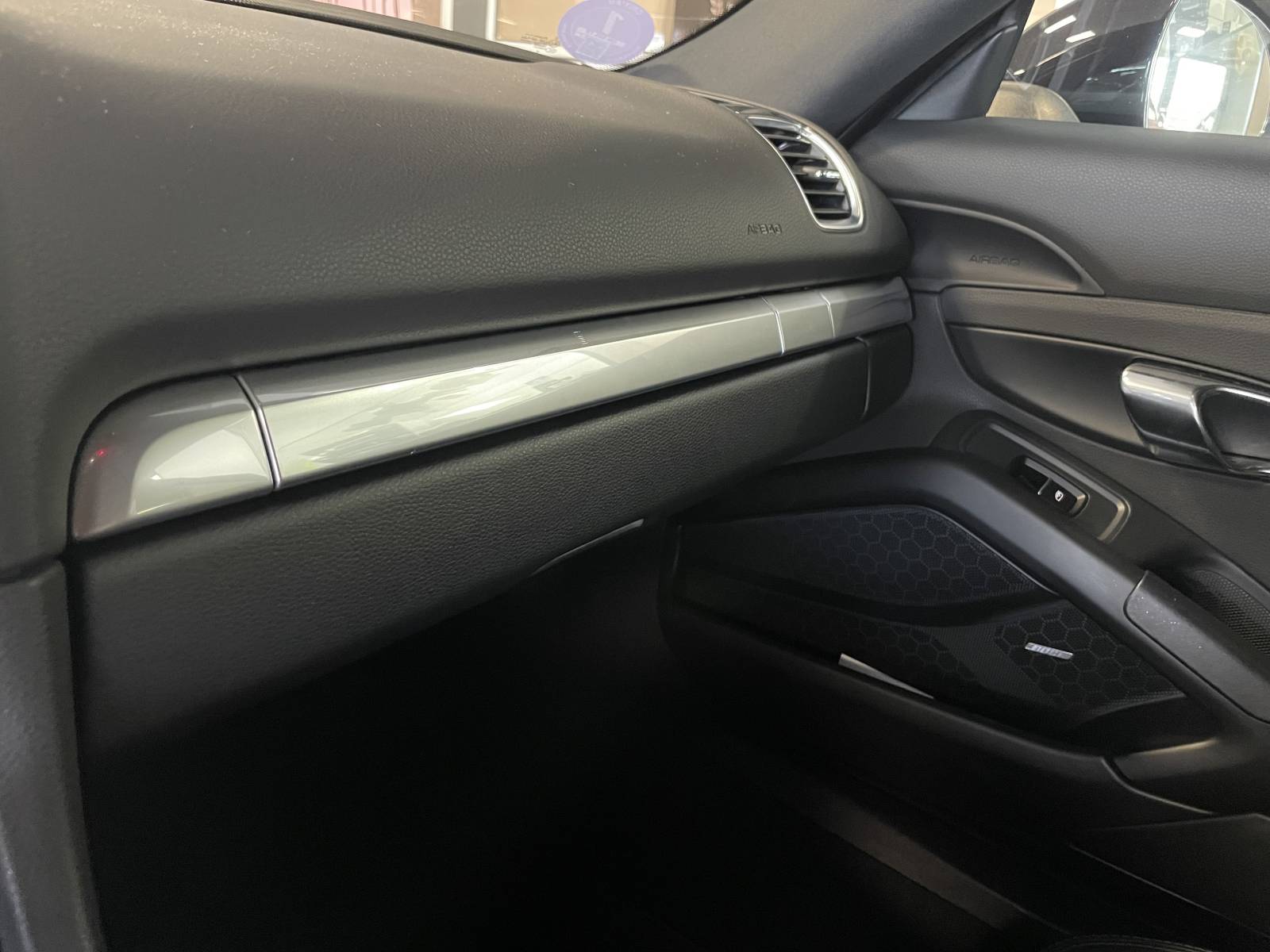 Ne manquez pas cette Porsche Cayman 981 Black Edition à Nîmes - Ce modèle rare et recherché est disponible à la vente chez MY DREAM CAR à Nîmes. Contactez-nous dès aujourd'hui pour réserver votre essai !