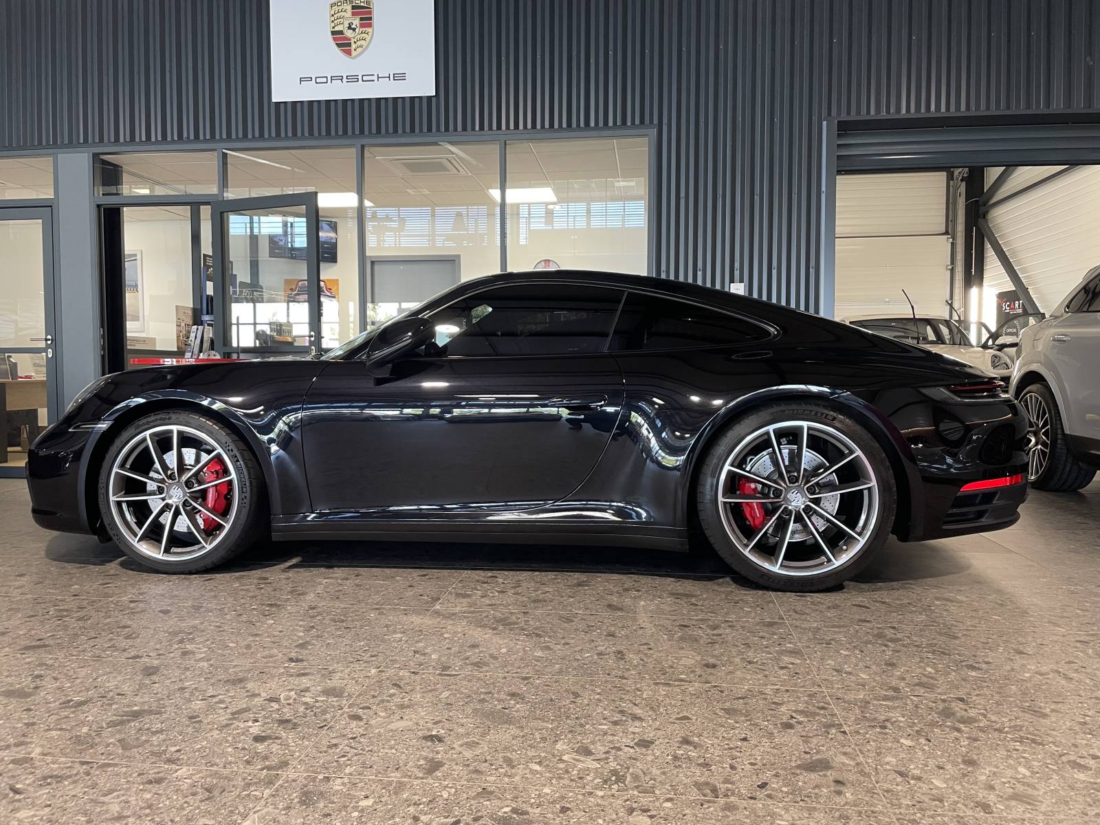 Porsche 992 Carrera 4S disponible chez MY DREAM CAR à proximité d'Avignon.