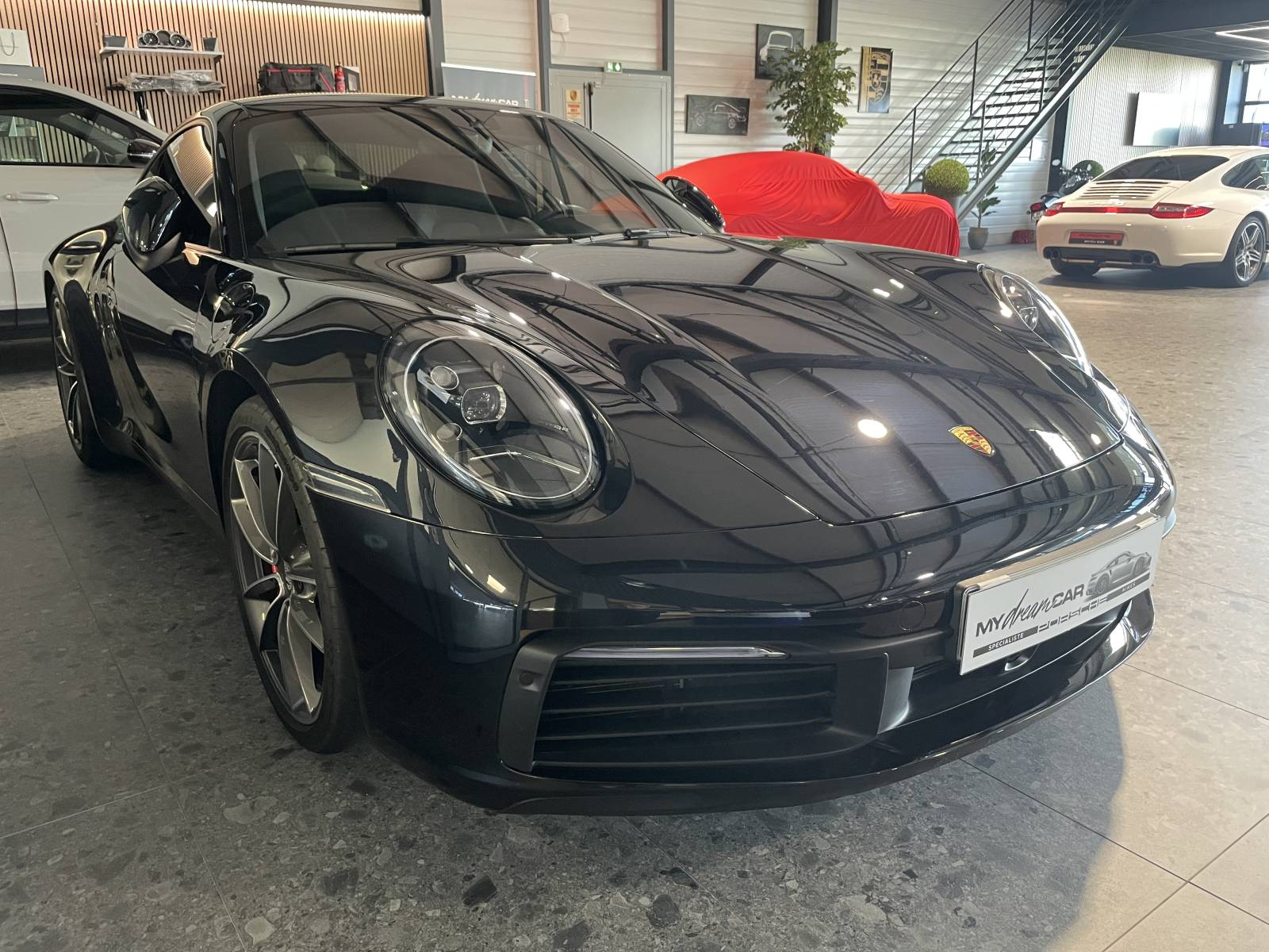 Porsche 992 Carrera 4S disponible chez MY DREAM CAR à proximité d'Avignon.