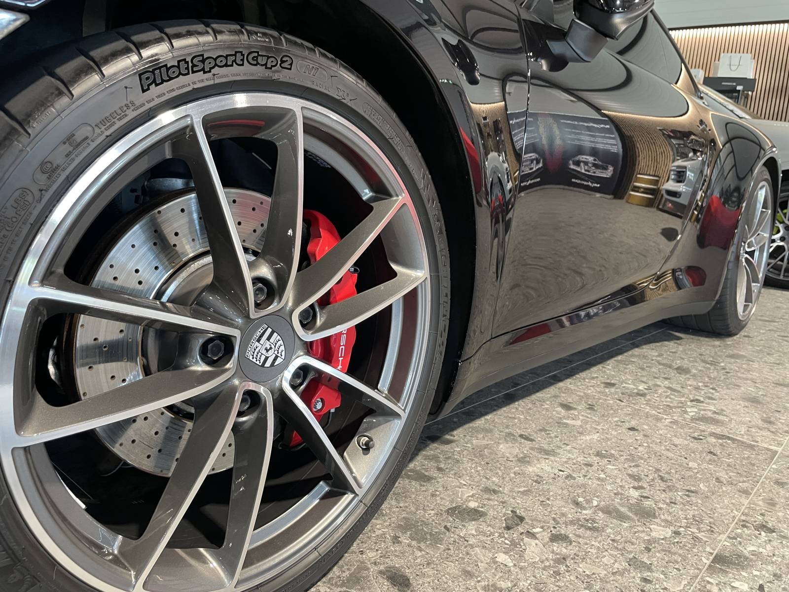 Zoom sur les jantes Carrera S 20/21 pouces, disponible dans le Vaucluse.
