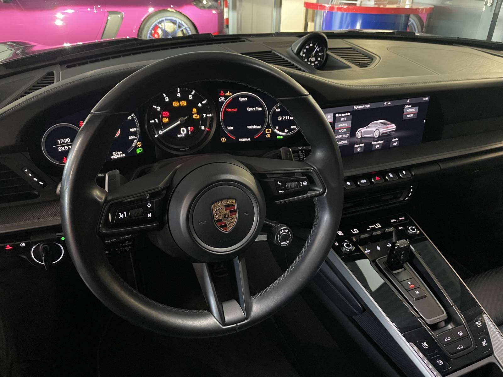 Poste de pilotage Porsche avec Pack Sport Chrono, vente secteur Avignon.