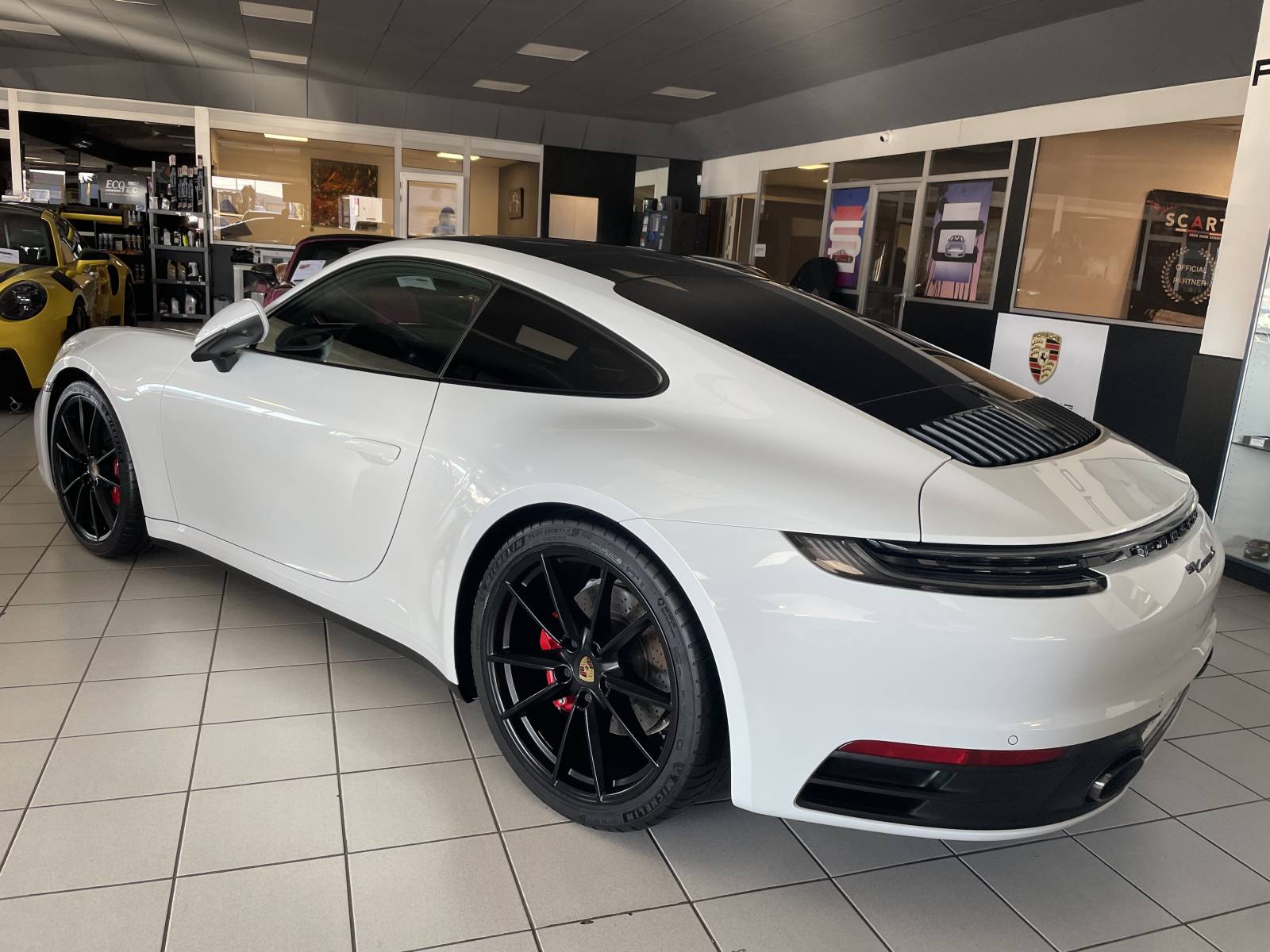 Porsche 992 Carrera S d'occasion : Un rêve accessible à Nîmes