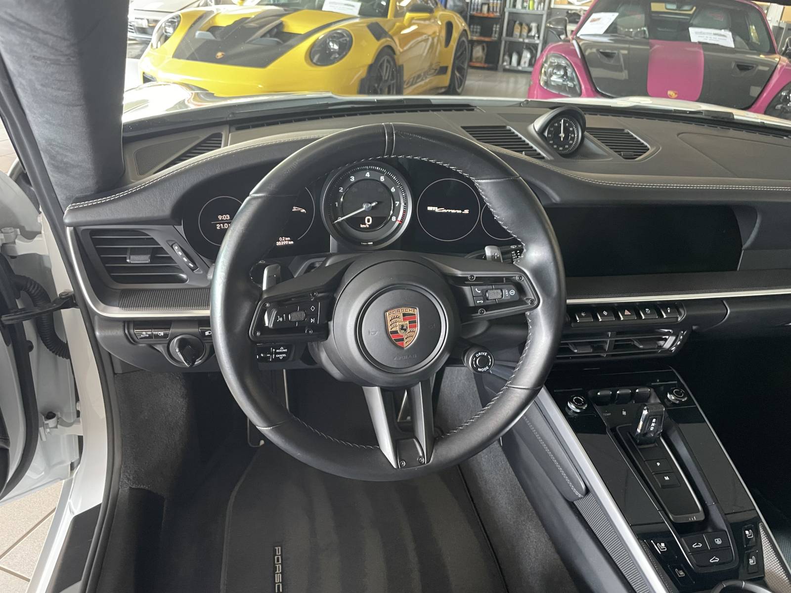 Découvrez le plaisir de conduire une Porsche 992 Carrera S