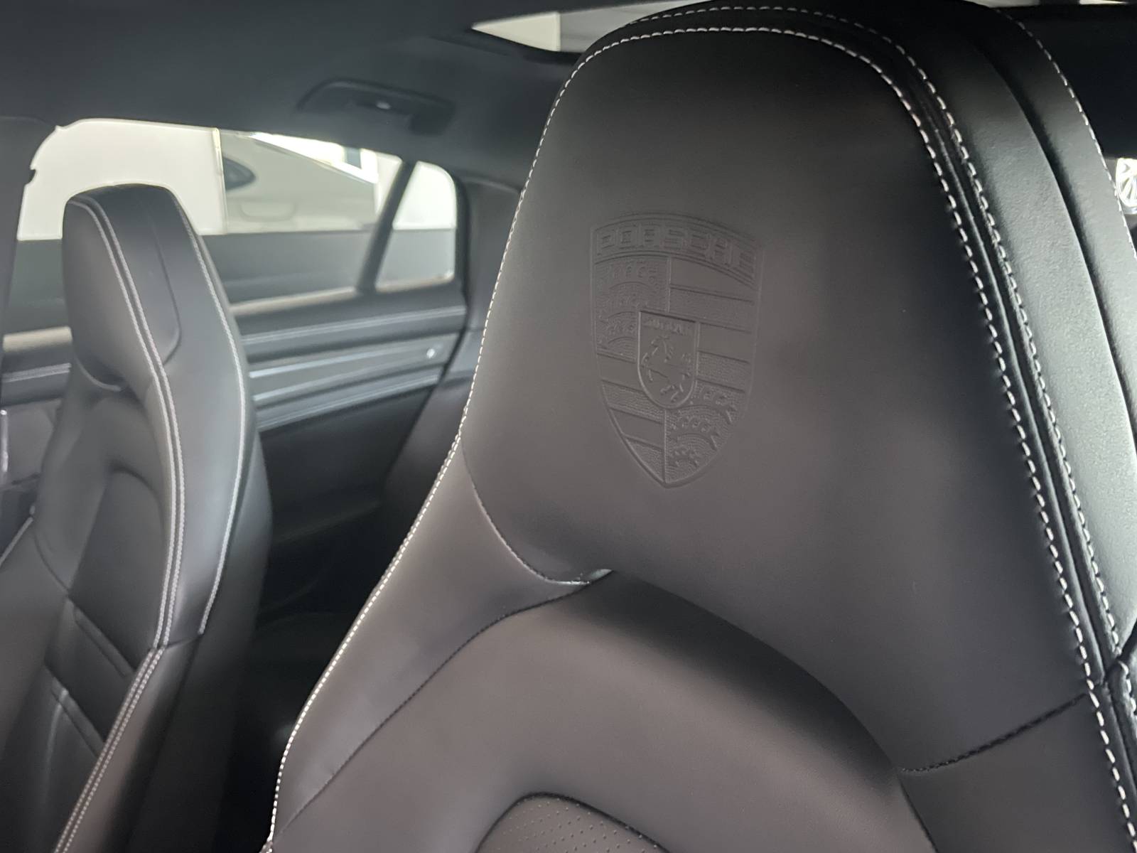 La Porsche Panamera Hybrid 4 Platinium Edition : Une voiture qui défie les limites - Montpellier Hérault