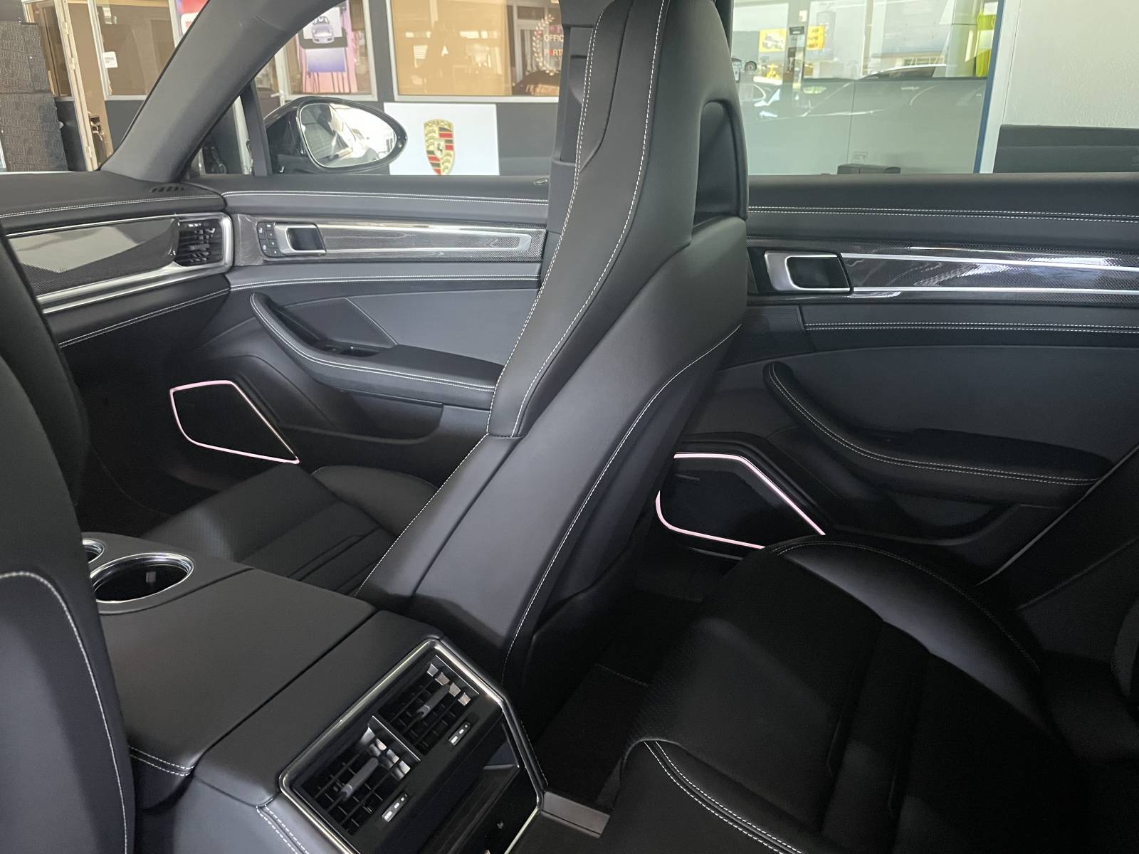 Découvrez la Porsche Panamera Hybrid 4 Platinium Edition, une voiture d'exception - Montpellier Hérault