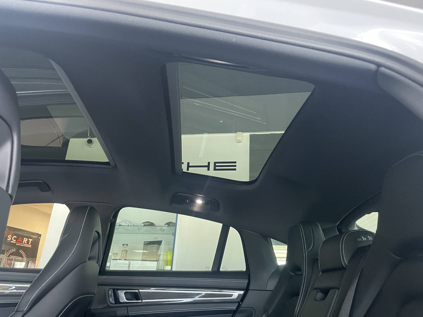  Ne laissez pas passer cette occasion unique de posséder une Porsche Panamera Hybrid 4 Platinium Edition - Montpellier Hérault