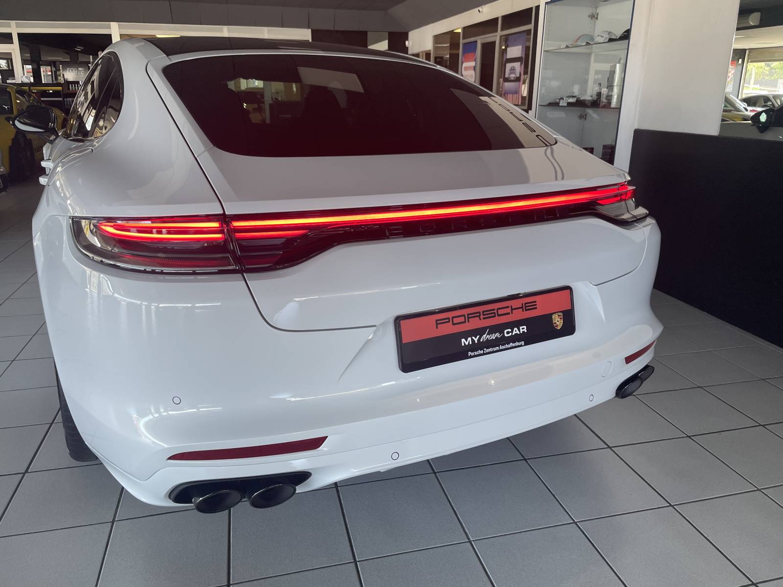 Porsche Panamera Hybrid 4 Platinium Edition : Un design époustouflant et une technologie de pointe - Montpellier Hérault