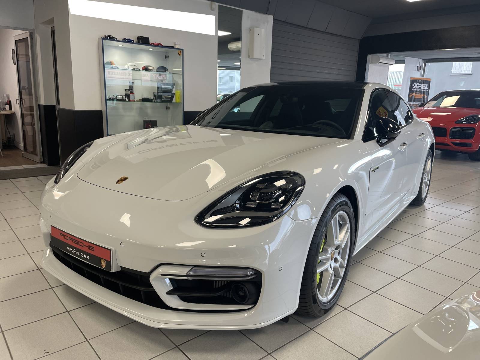 Offrez-vous le luxe et la performance de la Porsche Panamera Hybrid 4 Platinium Edition - Montpellier Hérault