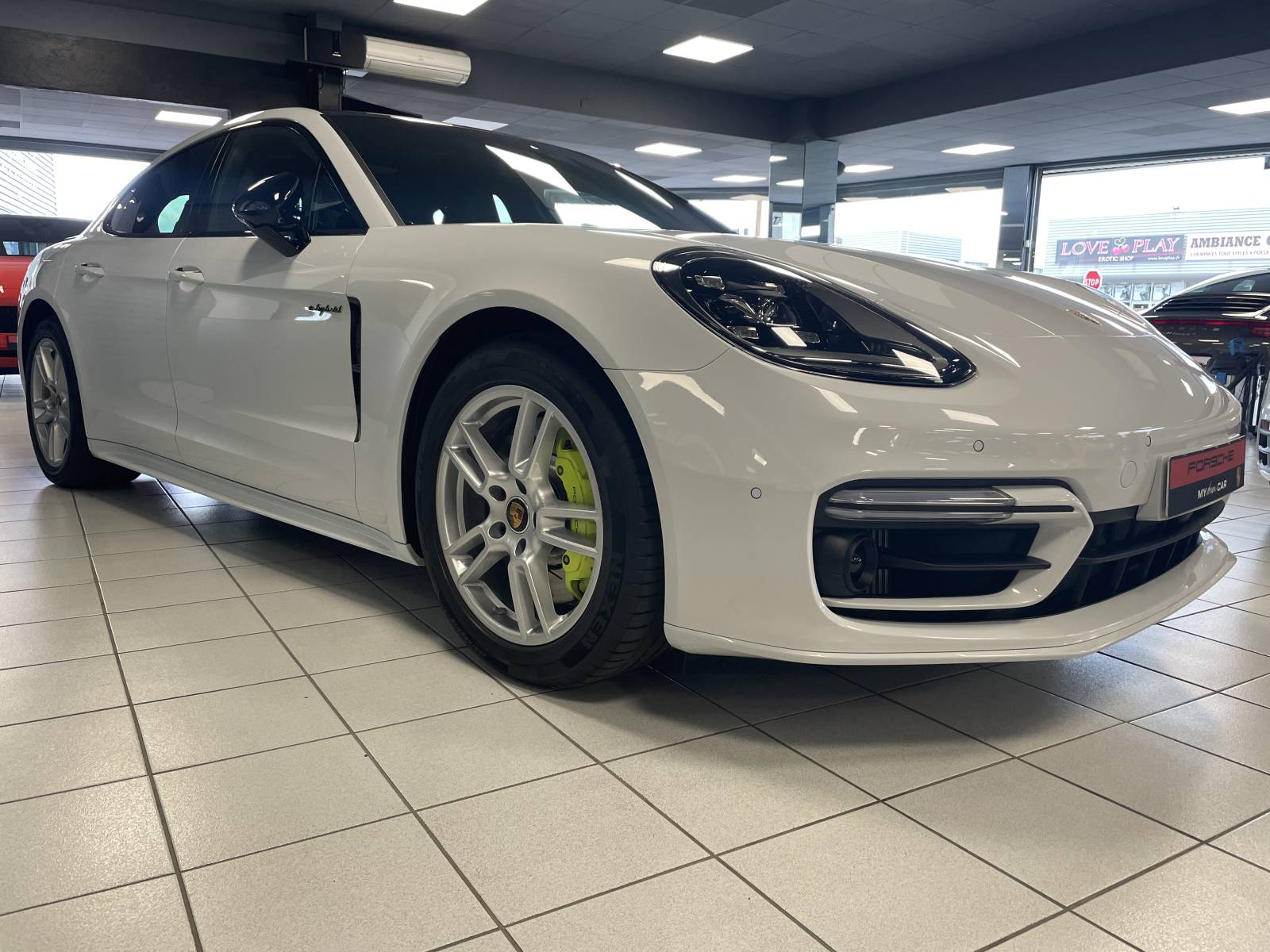 Vivez l'expérience de conduite ultime avec la Porsche Panamera Hybrid 4 Platinium Edition - Montpellier Hérault