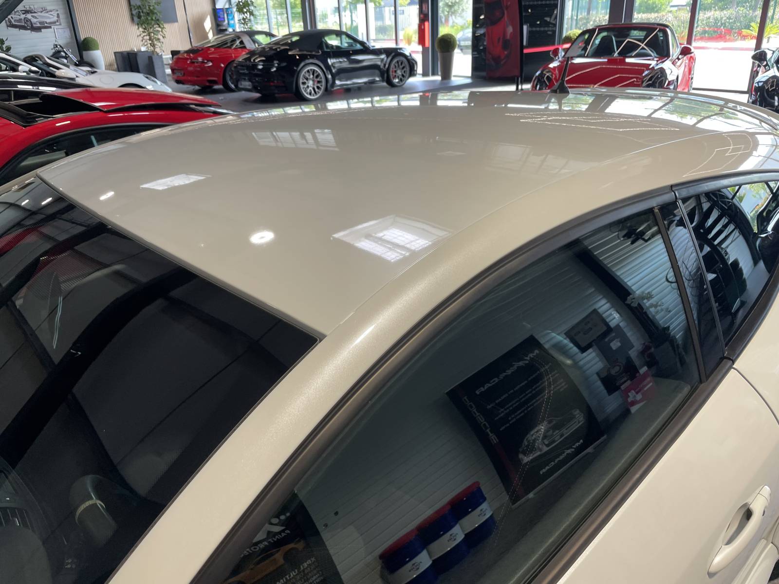 Équilibre parfait : la Mégane III RS 275, reine de la précision sur les routes de Nîmes dans le Gard