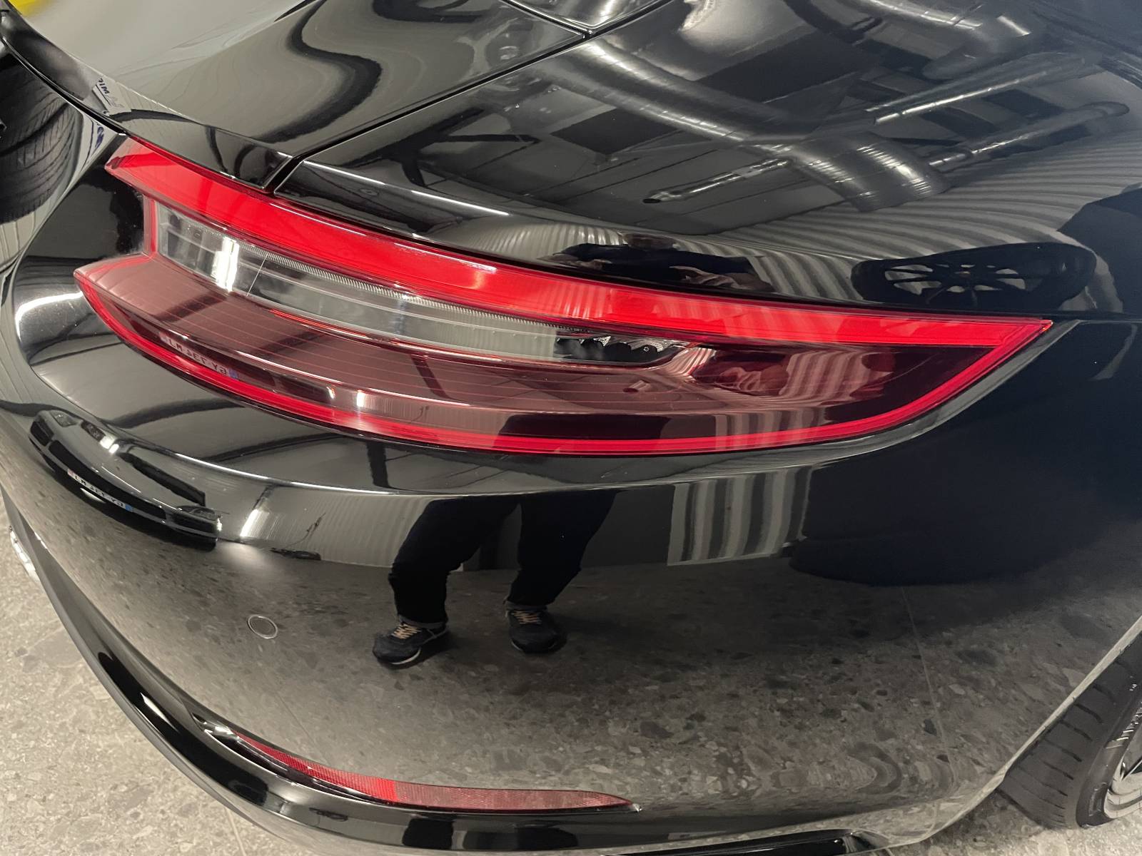 Vue arrière LED de la 911 Carrera S disponible chez MY DREAM CAR Nîmes.