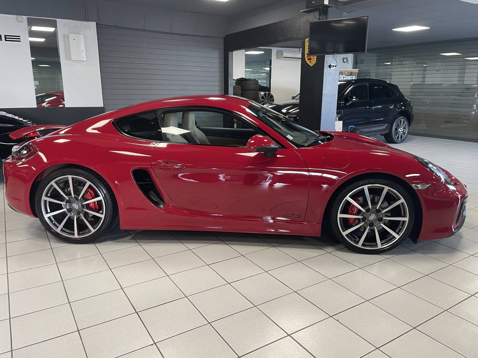 Porsche Cayman 981 GTS - Une occasion en or à Nîmes
