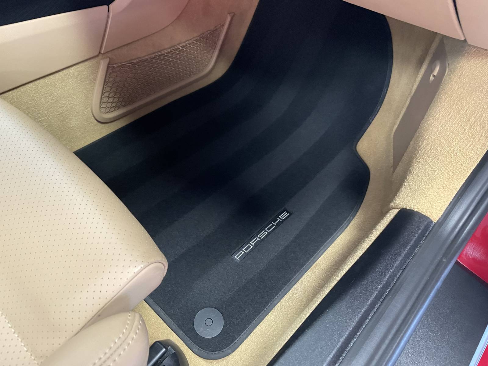 Plus d'informations sur cette Porsche Cayman 981 GTS