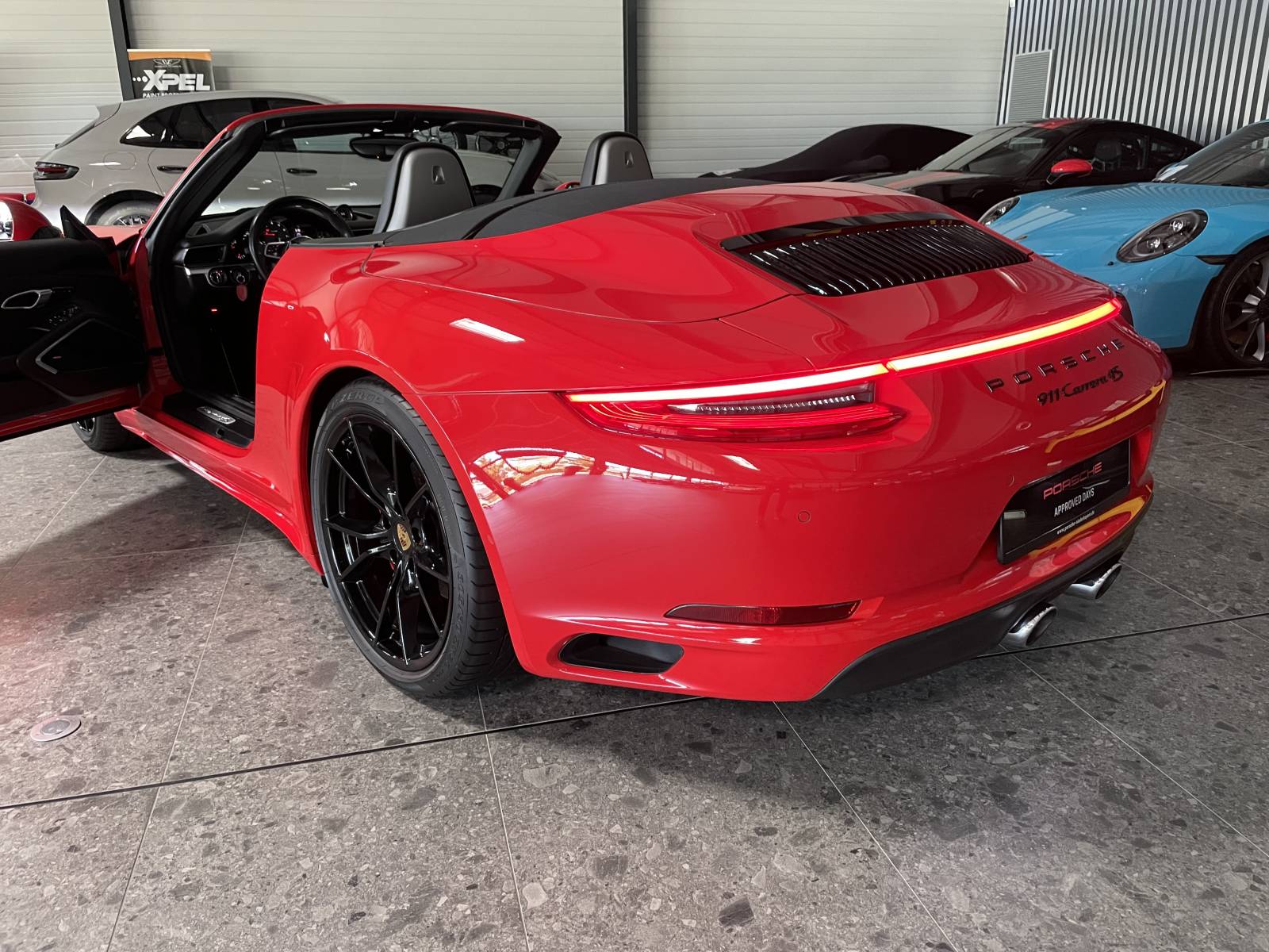 Porsche 911 991 Carrera 4S Cabriolet ouverte, idéale pour le climat de Montpellier et de l'Hérault avec MY DREAM CAR.